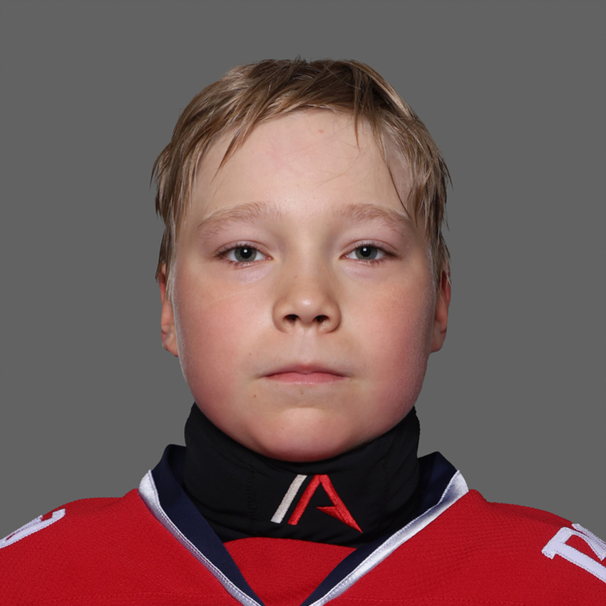 Максим Емельянов