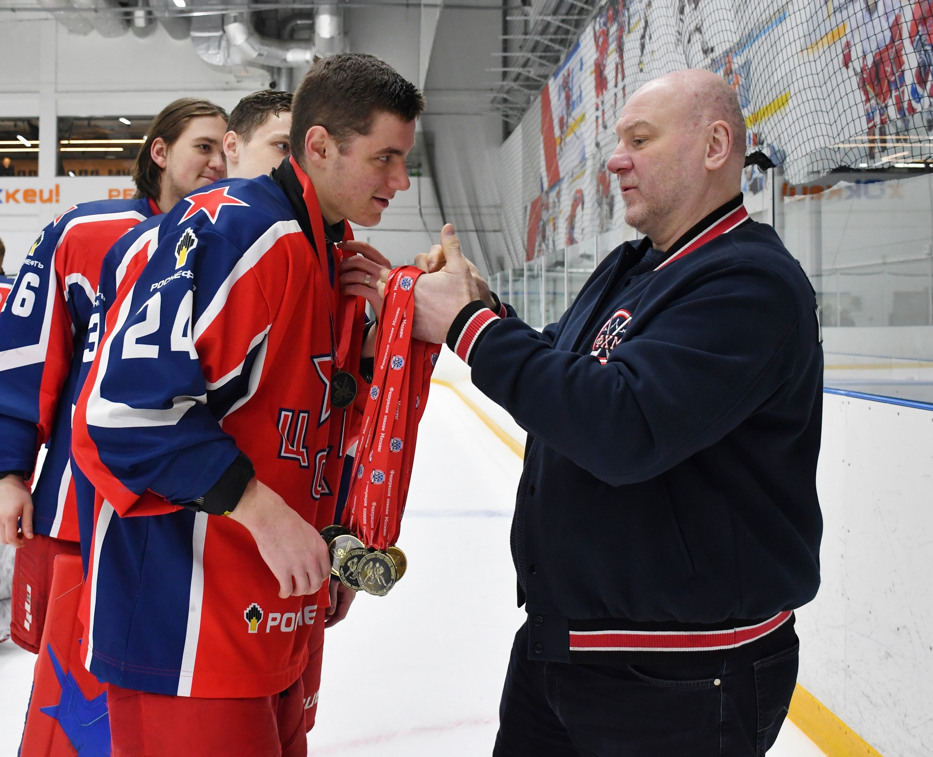 Фото: Награждение команды ЦСКА – бронзовых призёров Первенства Москвы среди команд юниоров