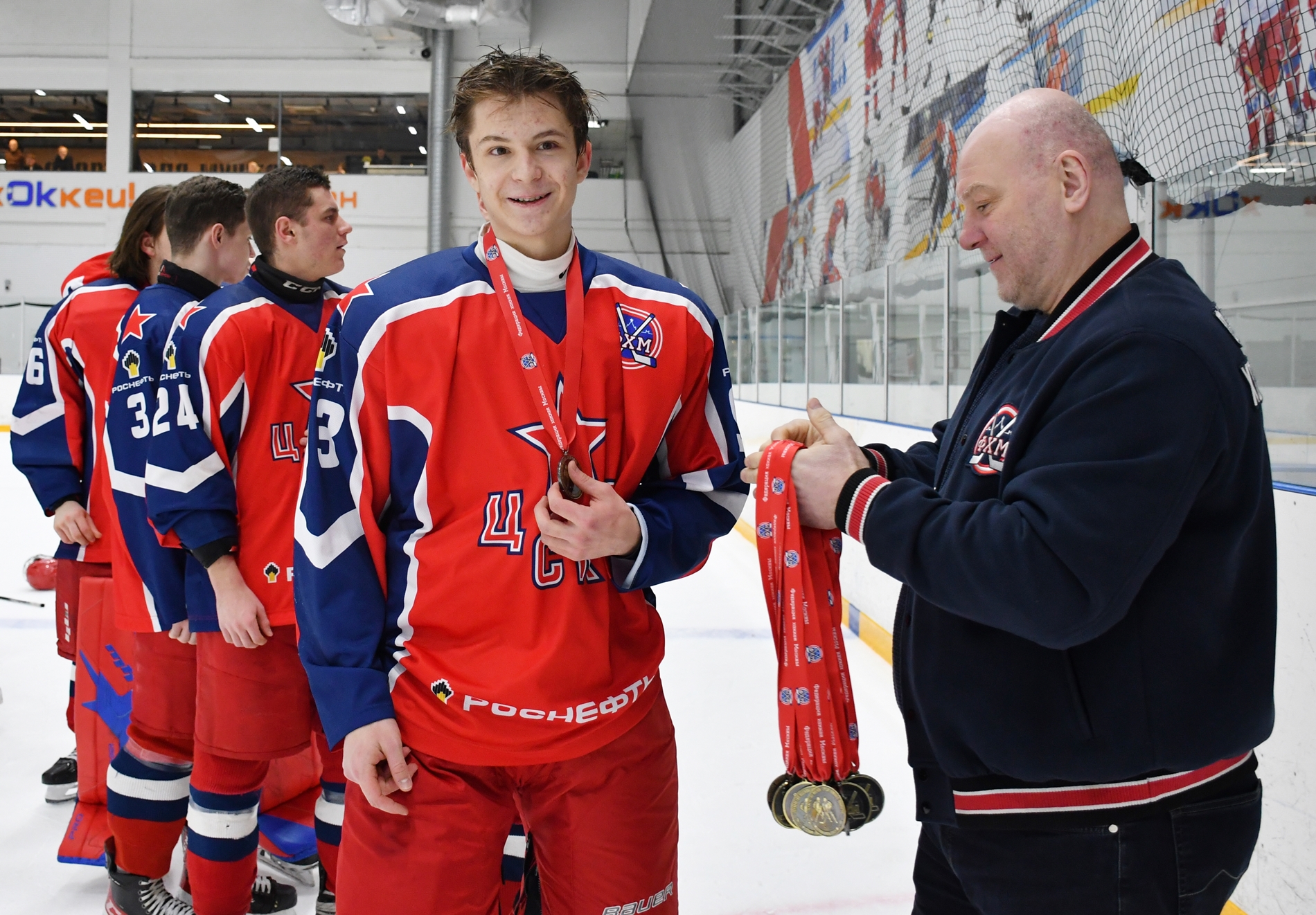 Фото: Награждение команды ЦСКА – бронзовых призёров Первенства Москвы среди команд юниоров