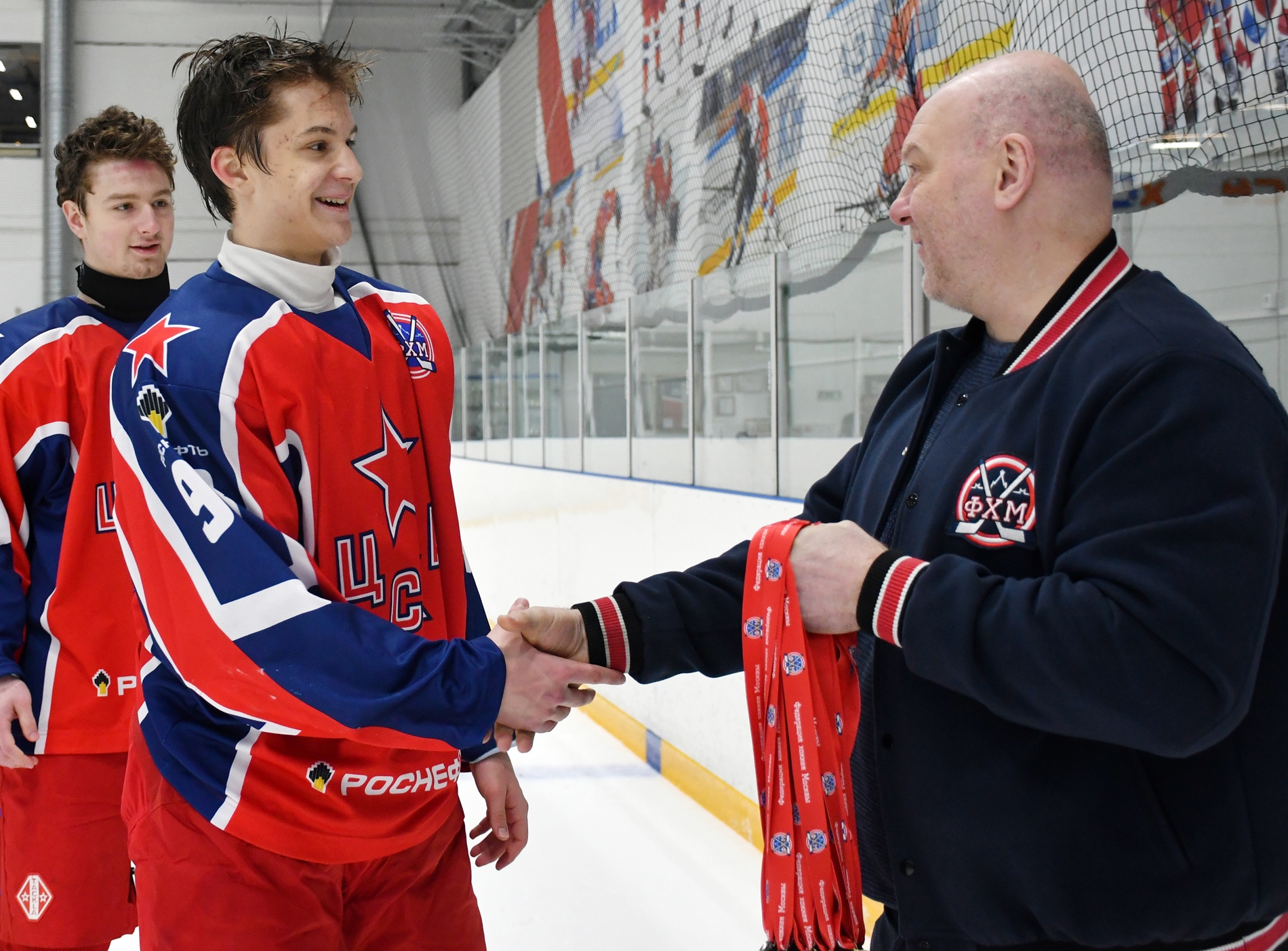 Фото: Награждение команды ЦСКА – бронзовых призёров Первенства Москвы среди команд юниоров