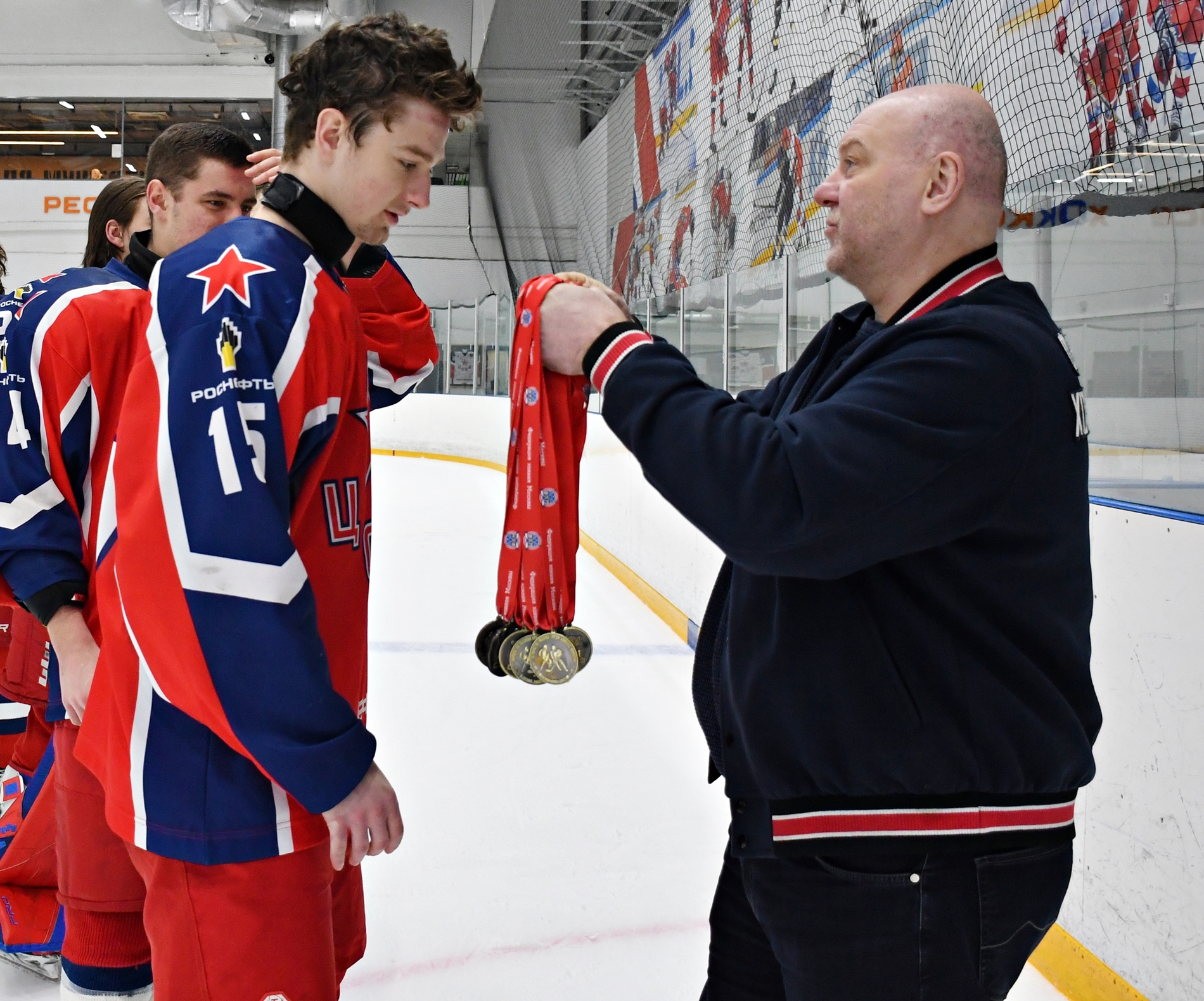 Фото: Награждение команды ЦСКА – бронзовых призёров Первенства Москвы среди команд юниоров