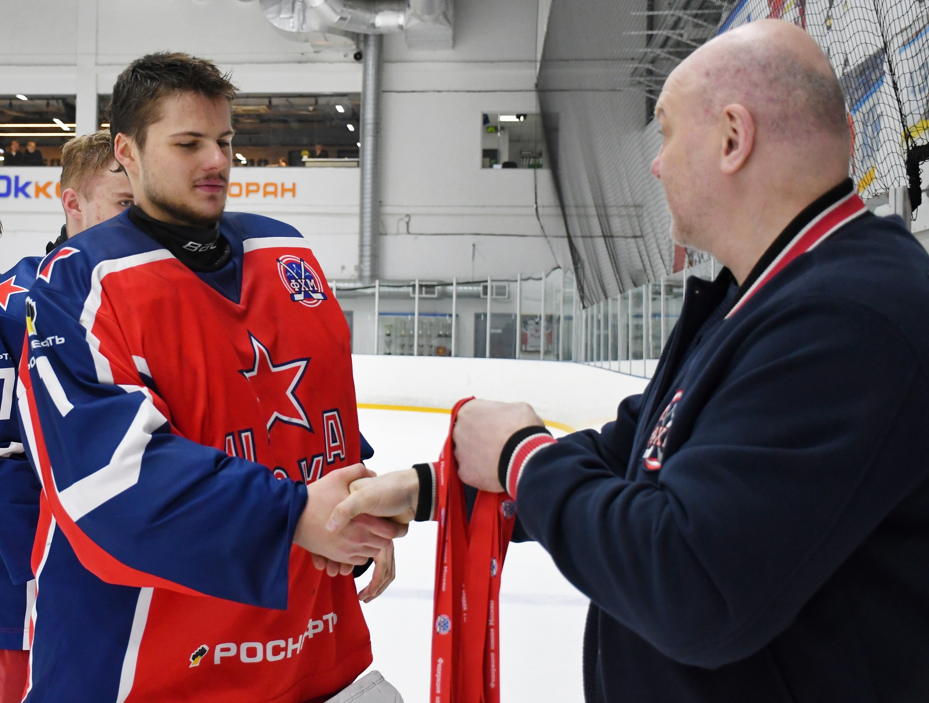 Фото: Награждение команды ЦСКА – бронзовых призёров Первенства Москвы среди команд юниоров
