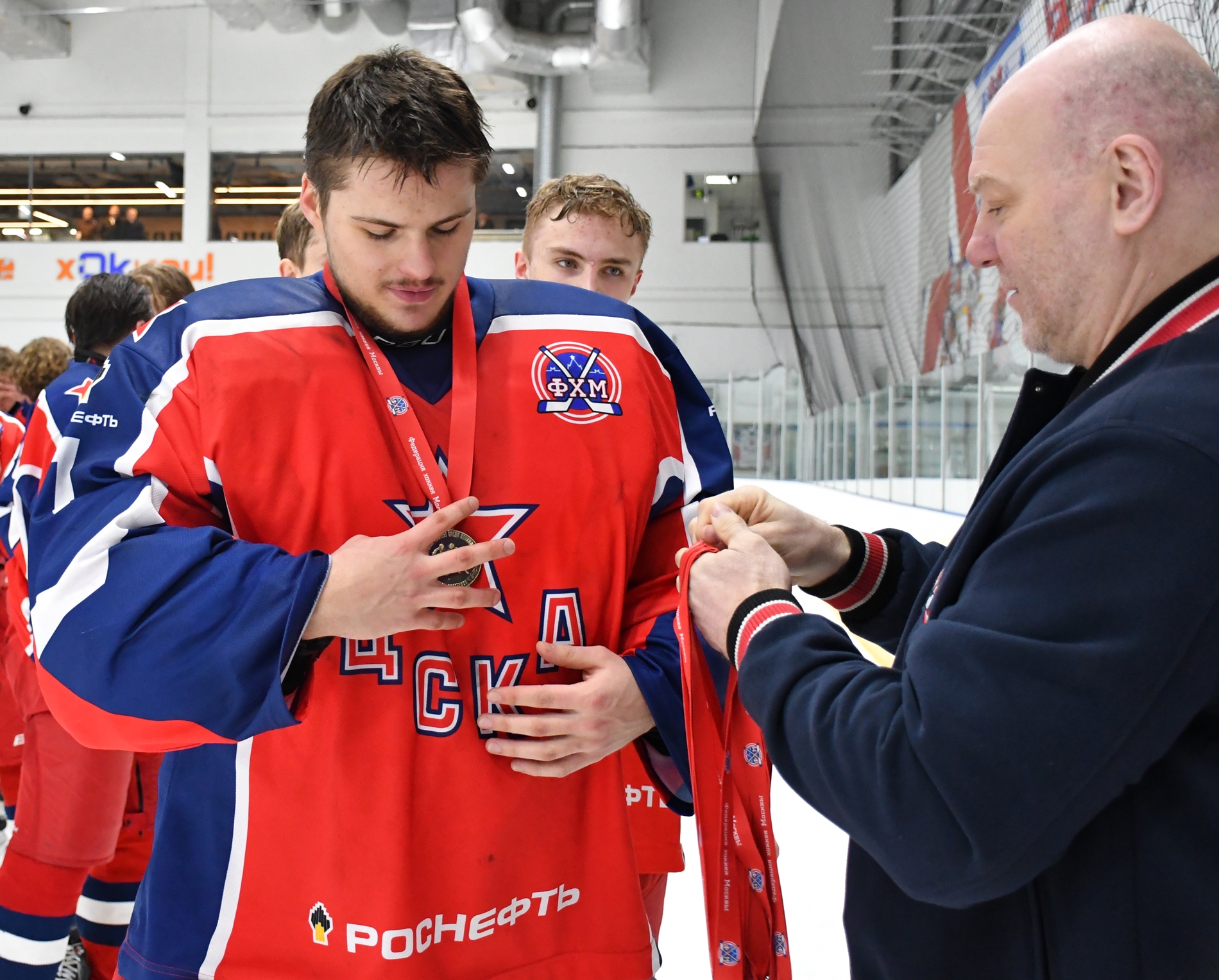 Фото: Награждение команды ЦСКА – бронзовых призёров Первенства Москвы среди команд юниоров