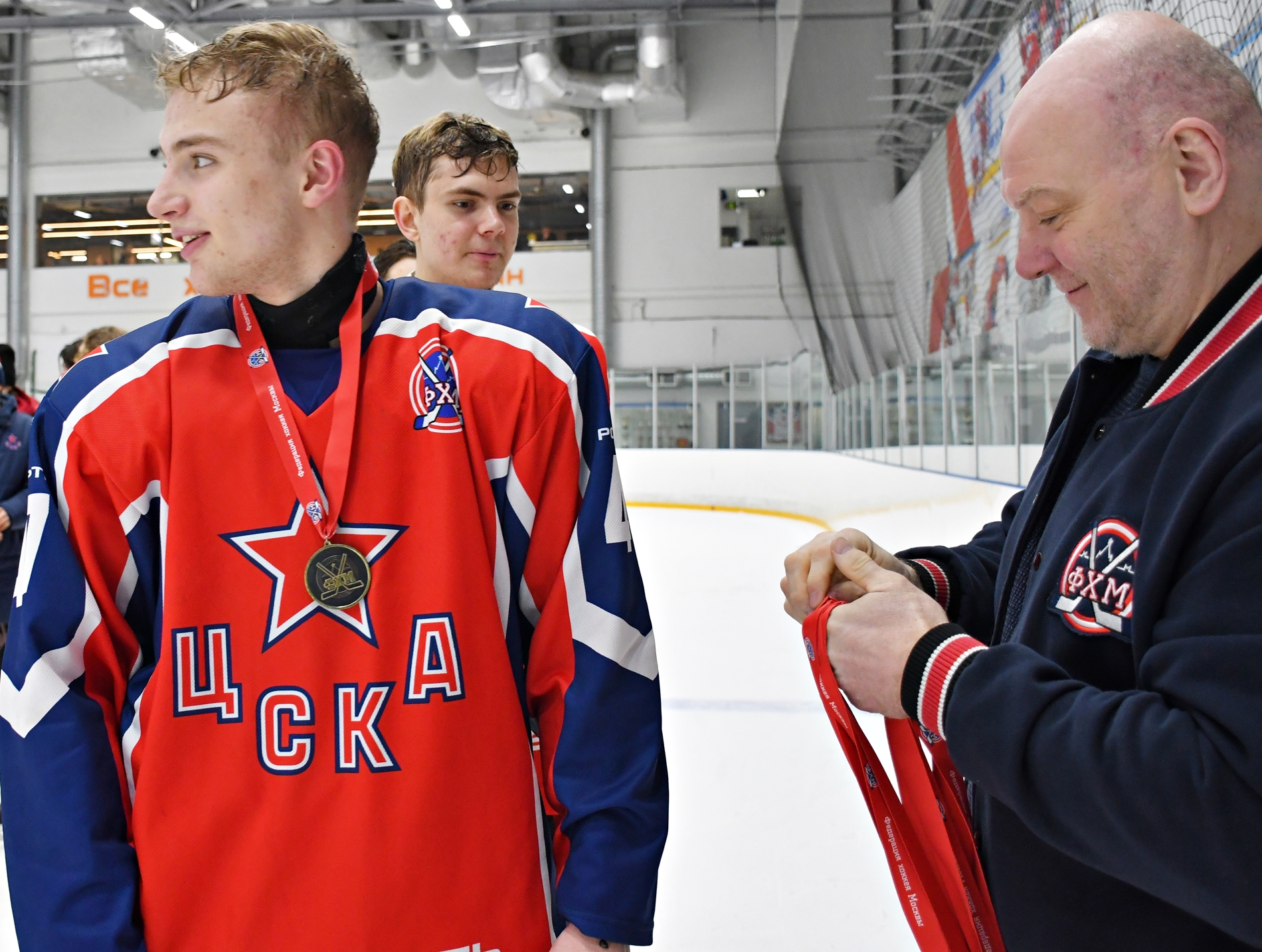 Фото: Награждение команды ЦСКА – бронзовых призёров Первенства Москвы среди команд юниоров