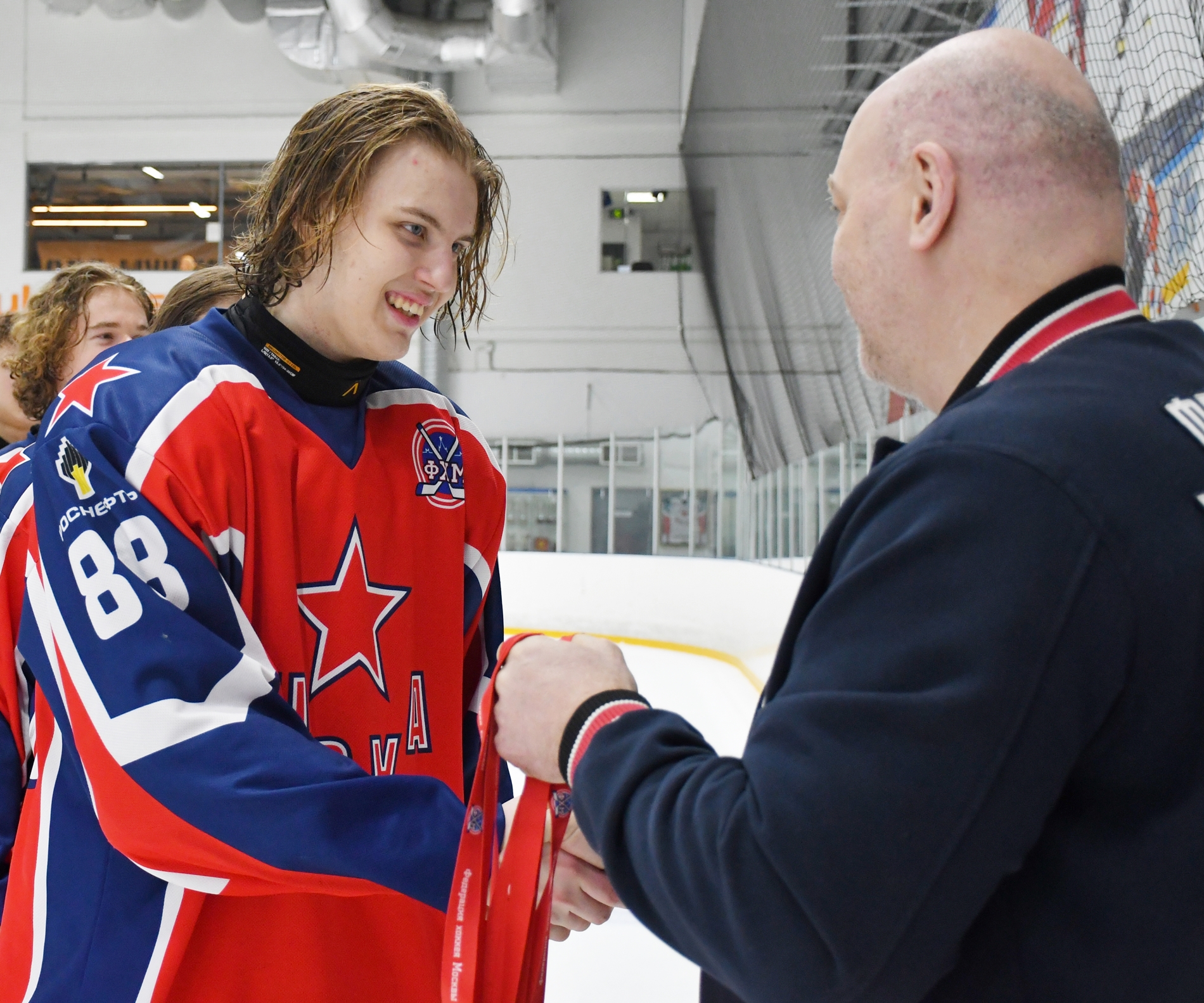 Фото: Награждение команды ЦСКА – бронзовых призёров Первенства Москвы среди команд юниоров