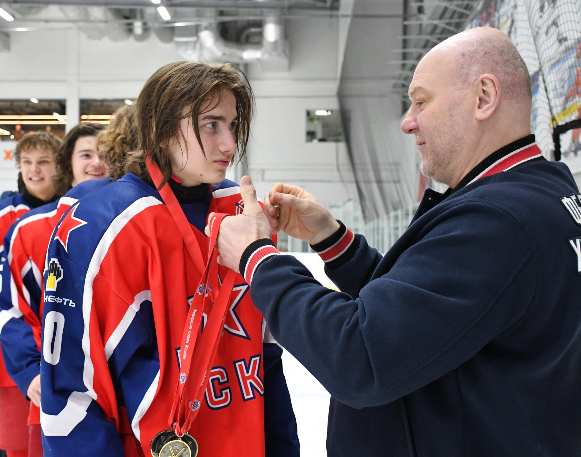 Фото: Награждение команды ЦСКА – бронзовых призёров Первенства Москвы среди команд юниоров