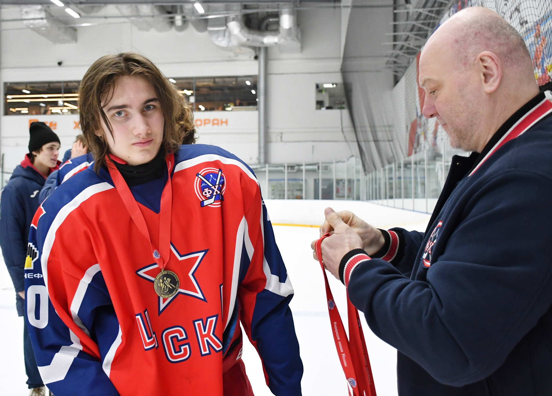 Фото: Награждение команды ЦСКА – бронзовых призёров Первенства Москвы среди команд юниоров