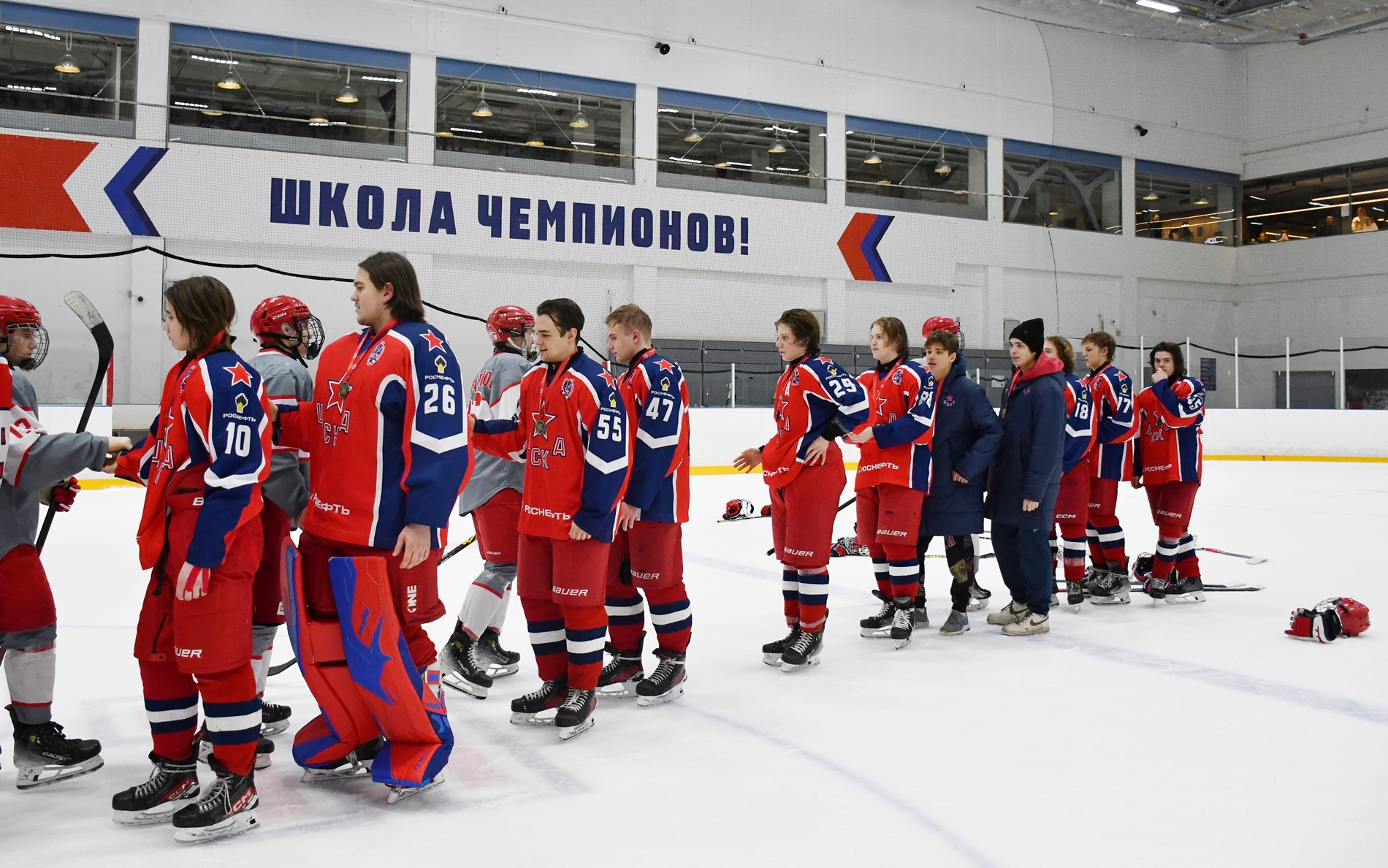 Фото: Награждение команды ЦСКА – бронзовых призёров Первенства Москвы среди команд юниоров