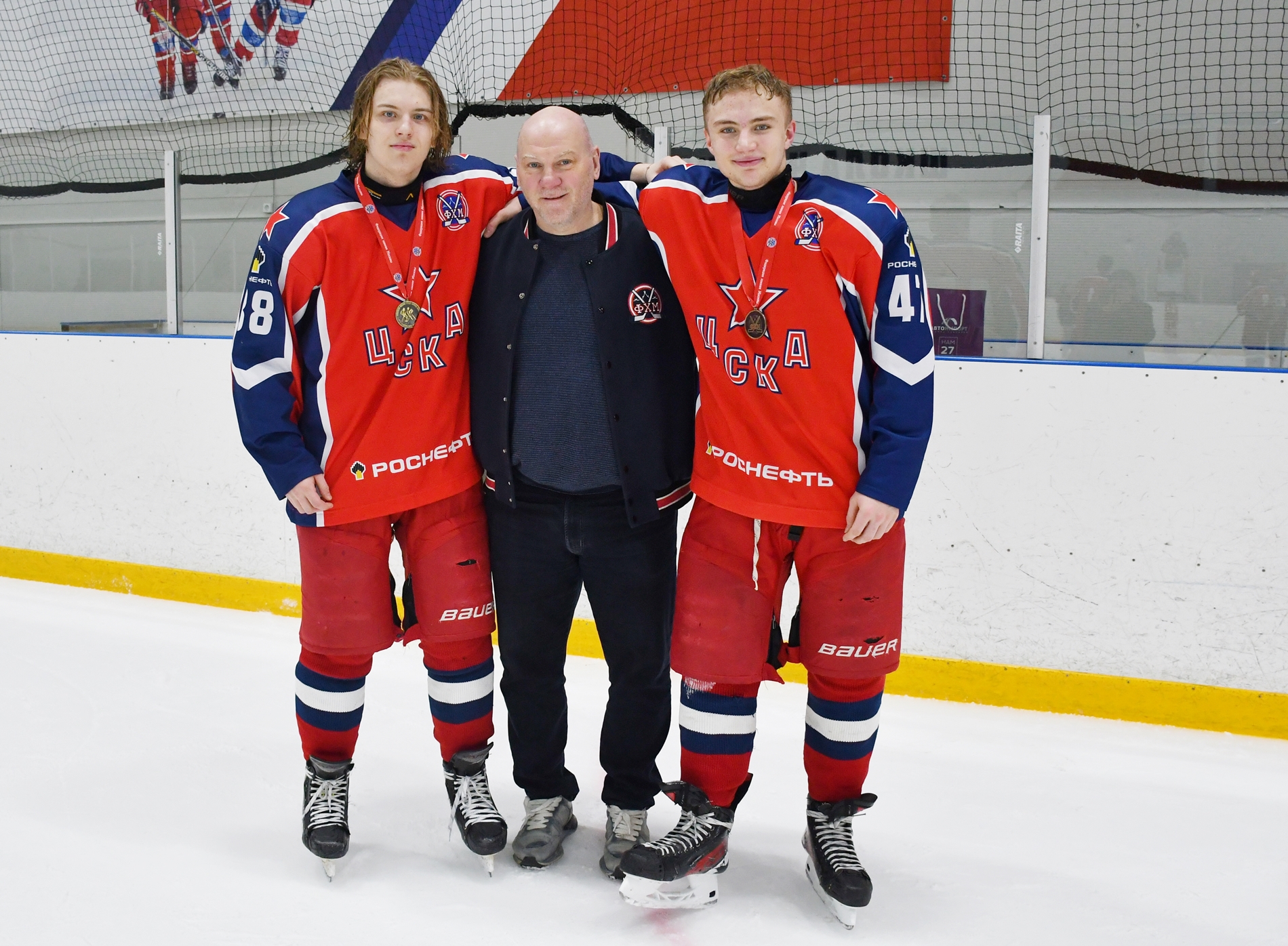 Фото: Награждение команды ЦСКА – бронзовых призёров Первенства Москвы среди команд юниоров