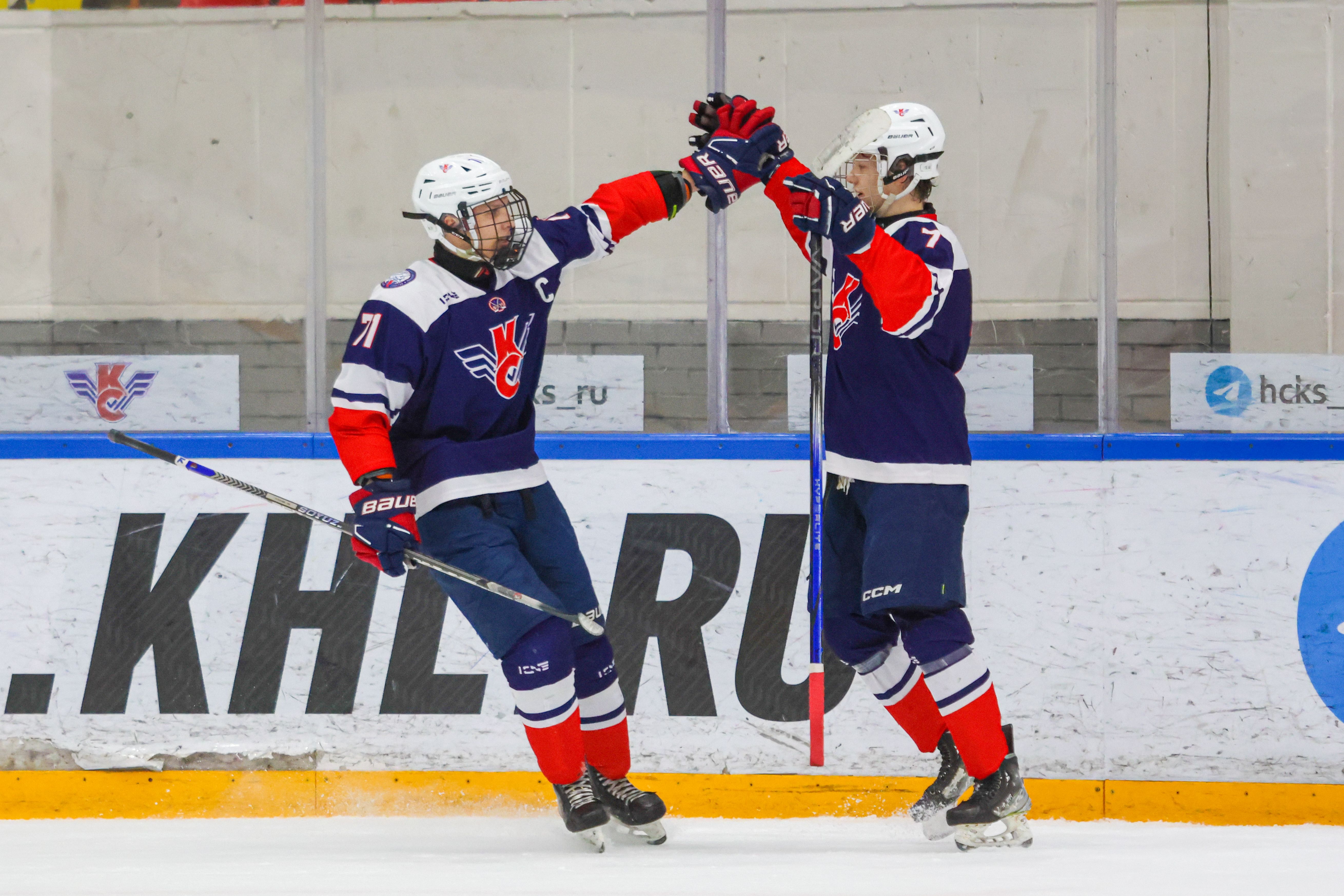 Фото: Крылья Советов-2009 – Локомотив-2004 – 5:4