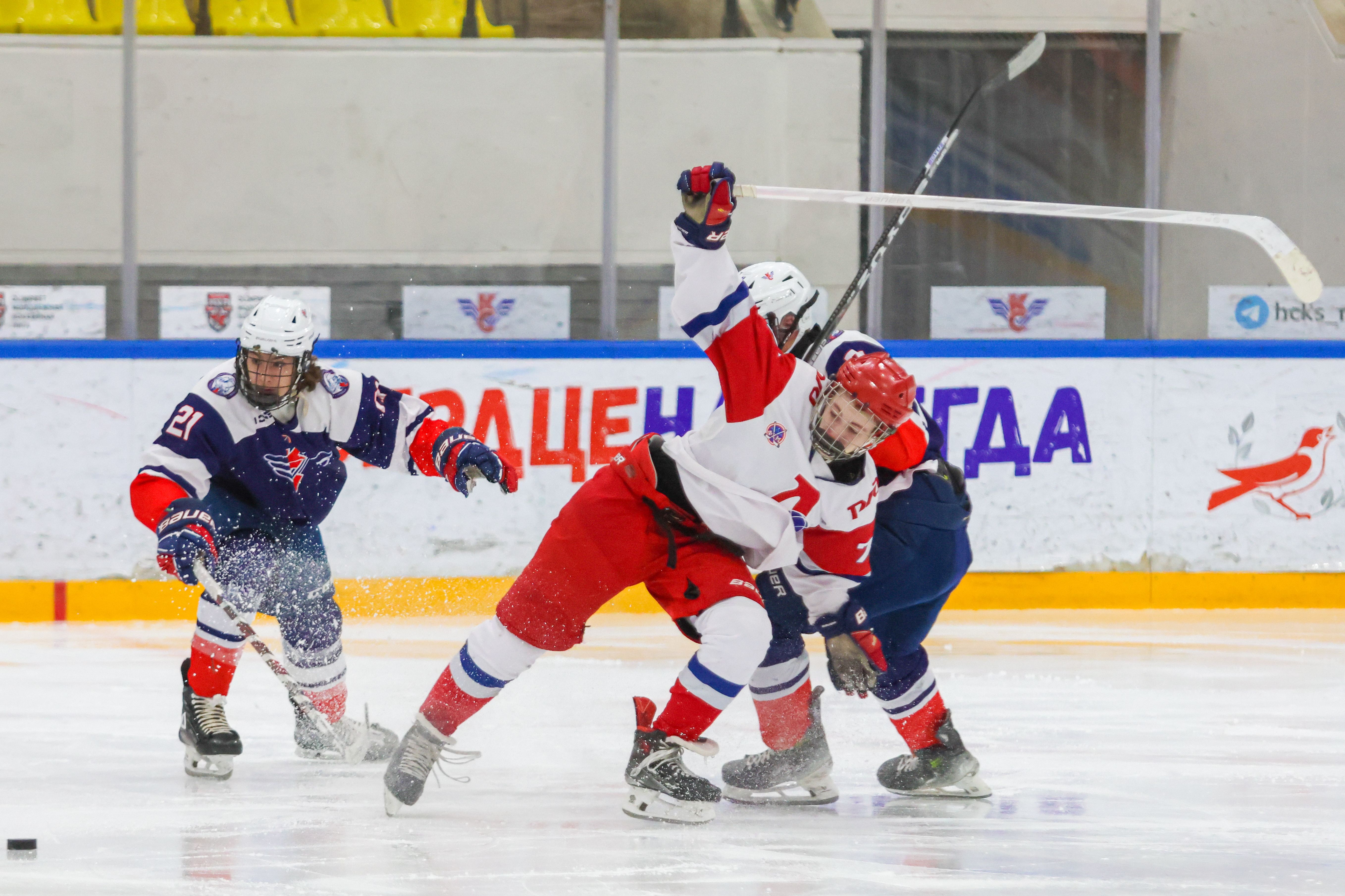 Фото: Крылья Советов-2009 – Локомотив-2004 – 5:4