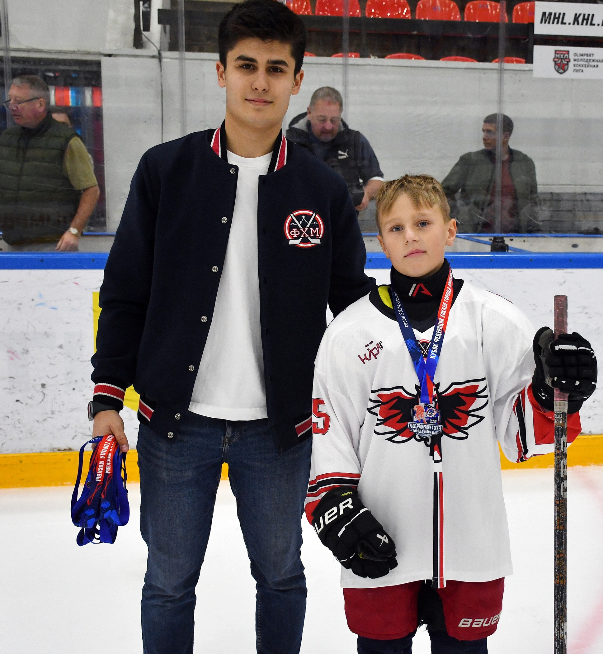 Фото: Награждение команд. Кубок ФХМ среди команд 2016 года, плей-офф второго этапа. Арена Крылья Советов