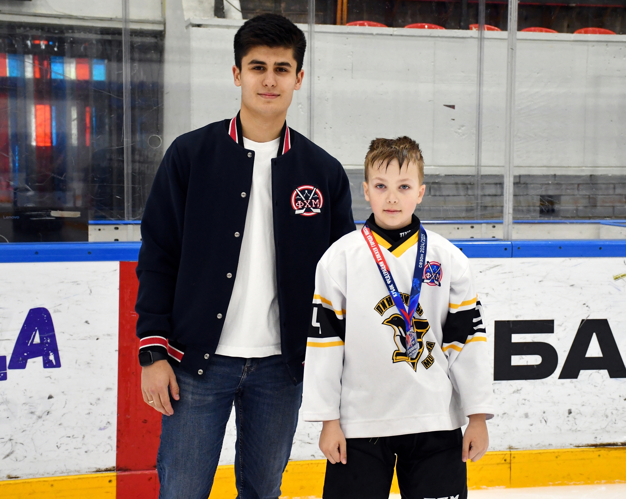 Фото: Награждение команд. Кубок ФХМ среди команд 2016 года, плей-офф второго этапа. Арена Крылья Советов