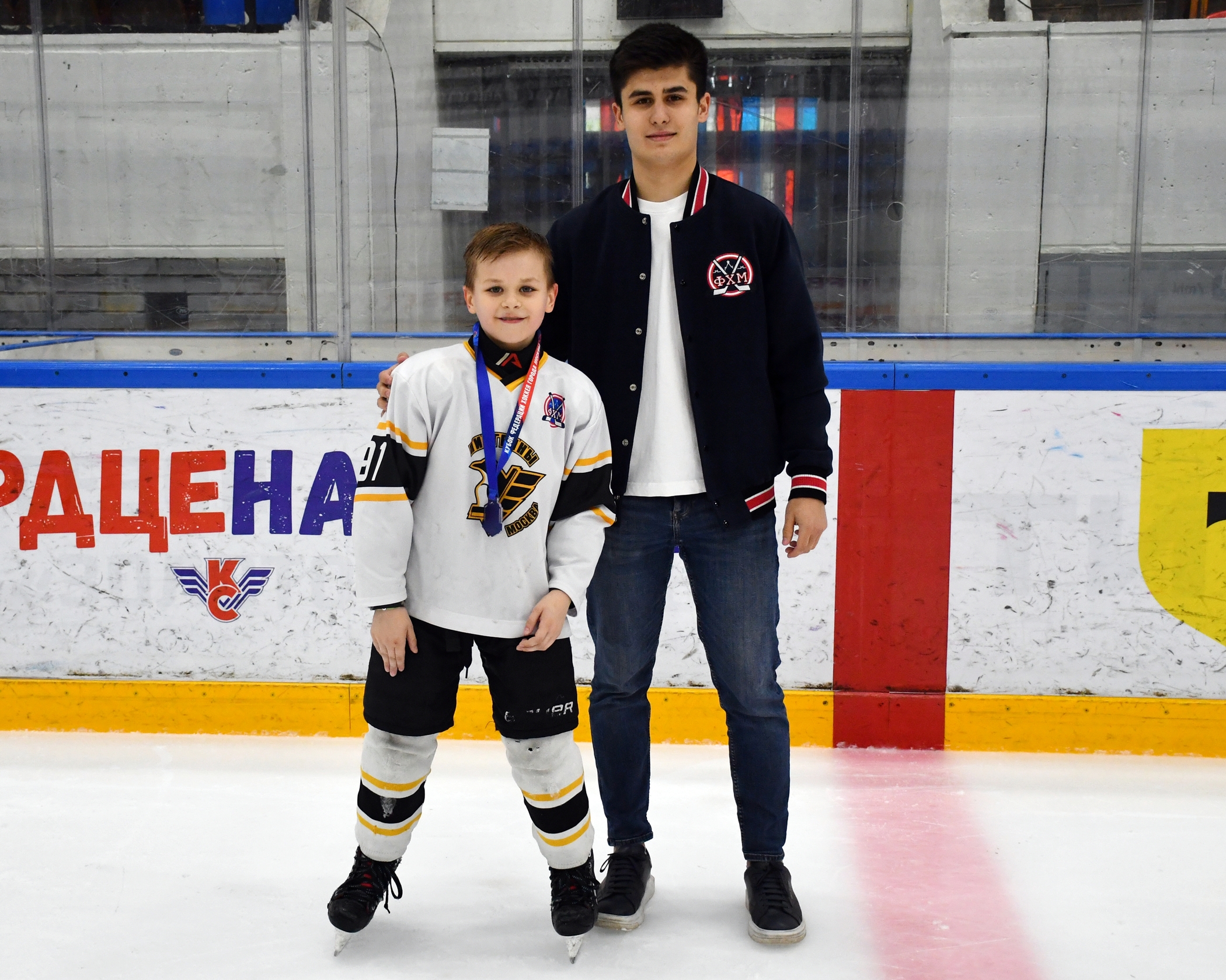 Фото: Награждение команд. Кубок ФХМ среди команд 2016 года, плей-офф второго этапа. Арена Крылья Советов