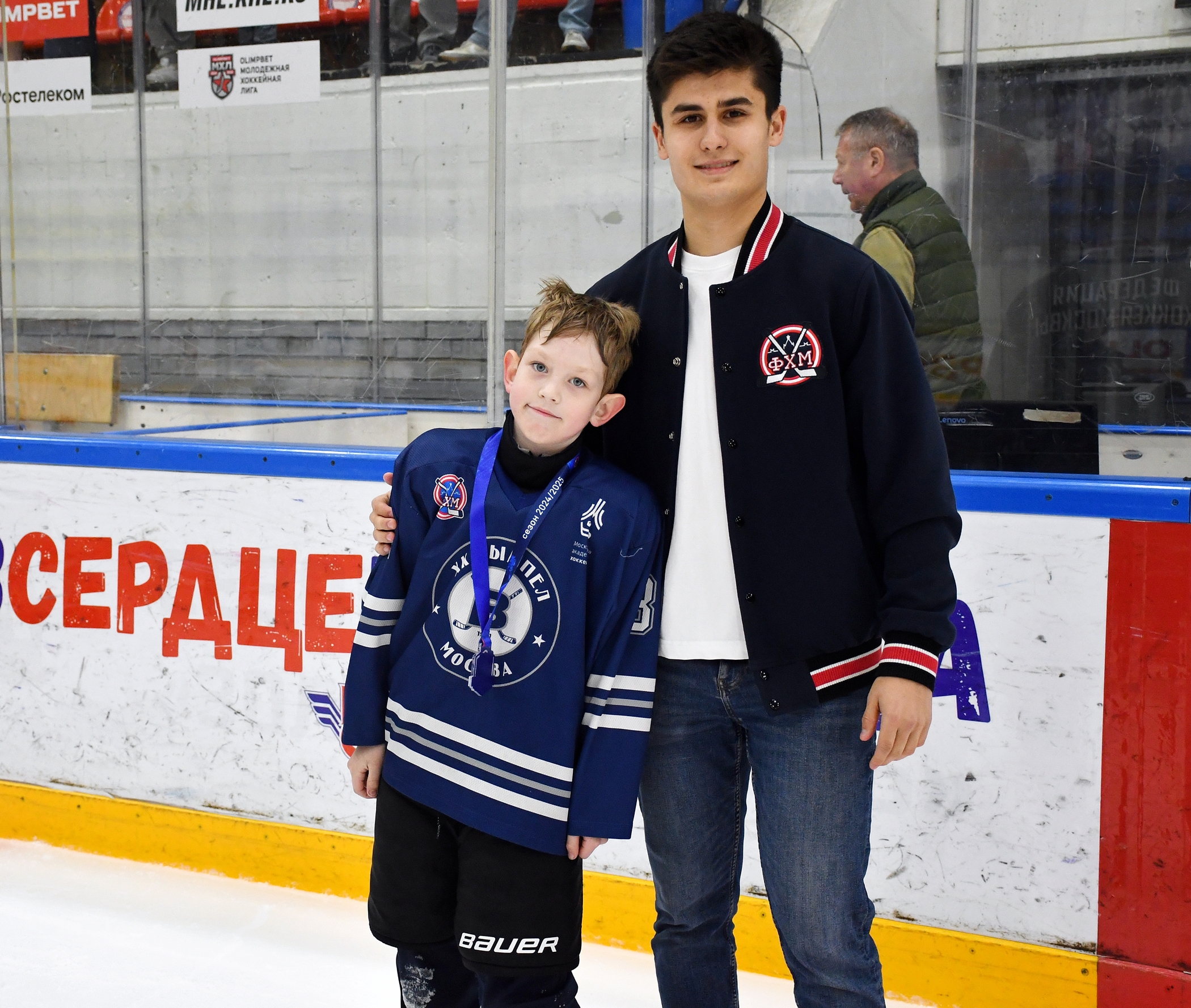 Фото: Награждение команд. Кубок ФХМ среди команд 2016 года, плей-офф второго этапа. Арена Крылья Советов