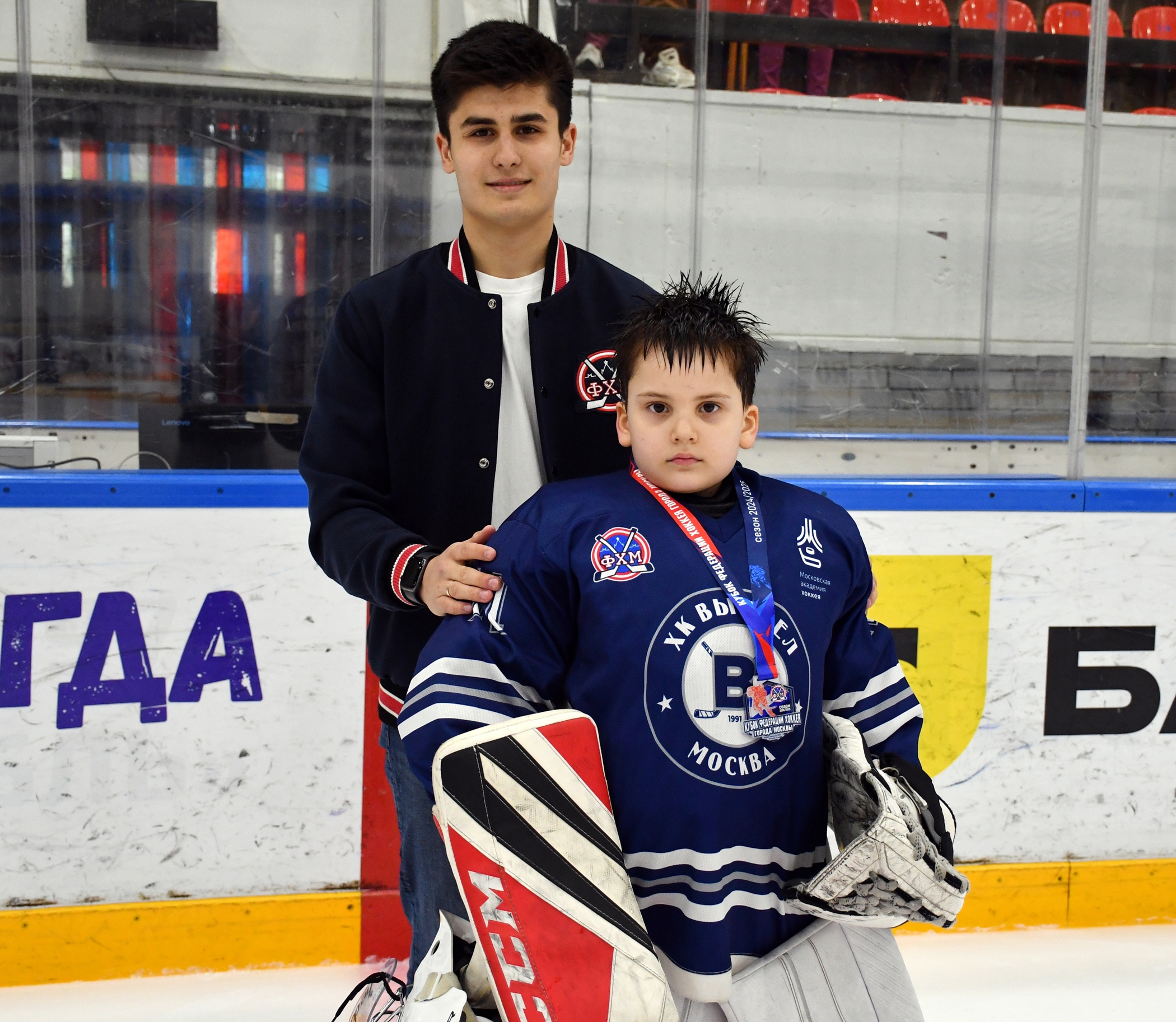 Фото: Награждение команд. Кубок ФХМ среди команд 2016 года, плей-офф второго этапа. Арена Крылья Советов