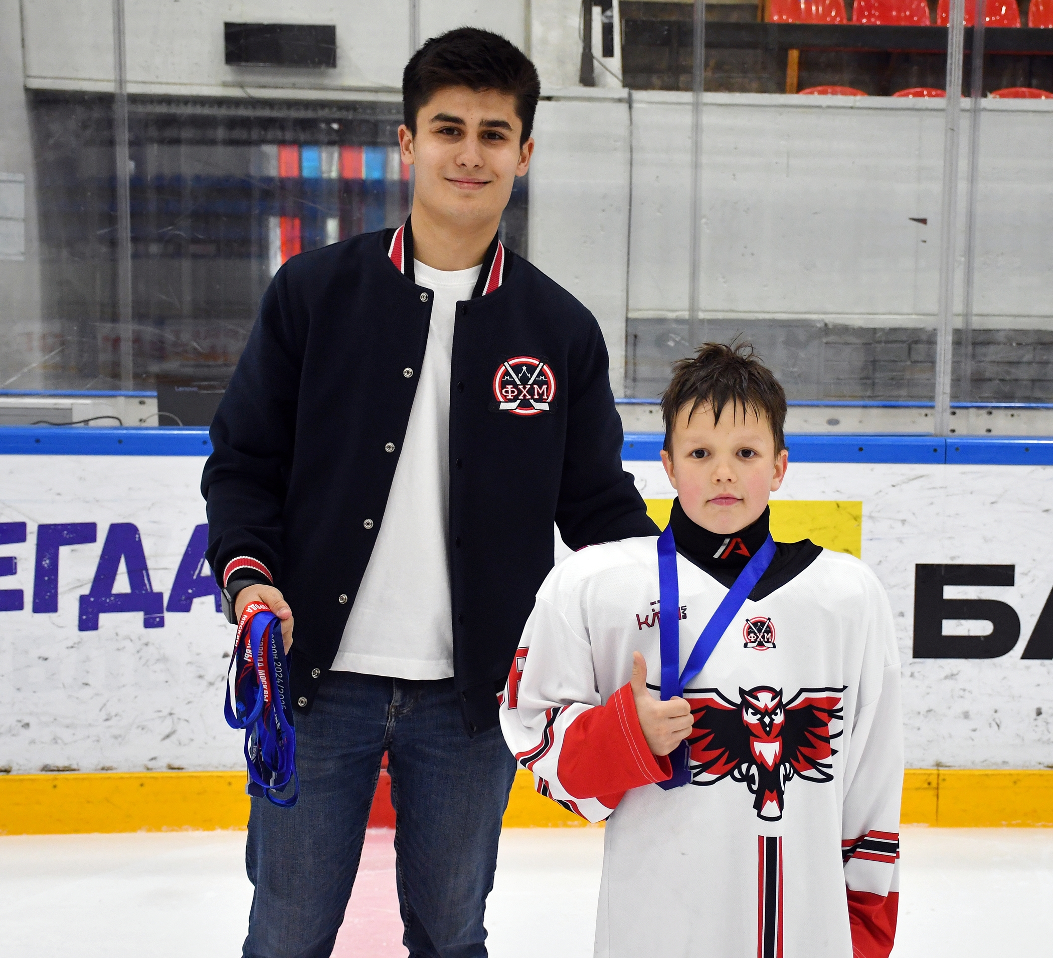 Фото: Награждение команд. Кубок ФХМ среди команд 2016 года, плей-офф второго этапа. Арена Крылья Советов