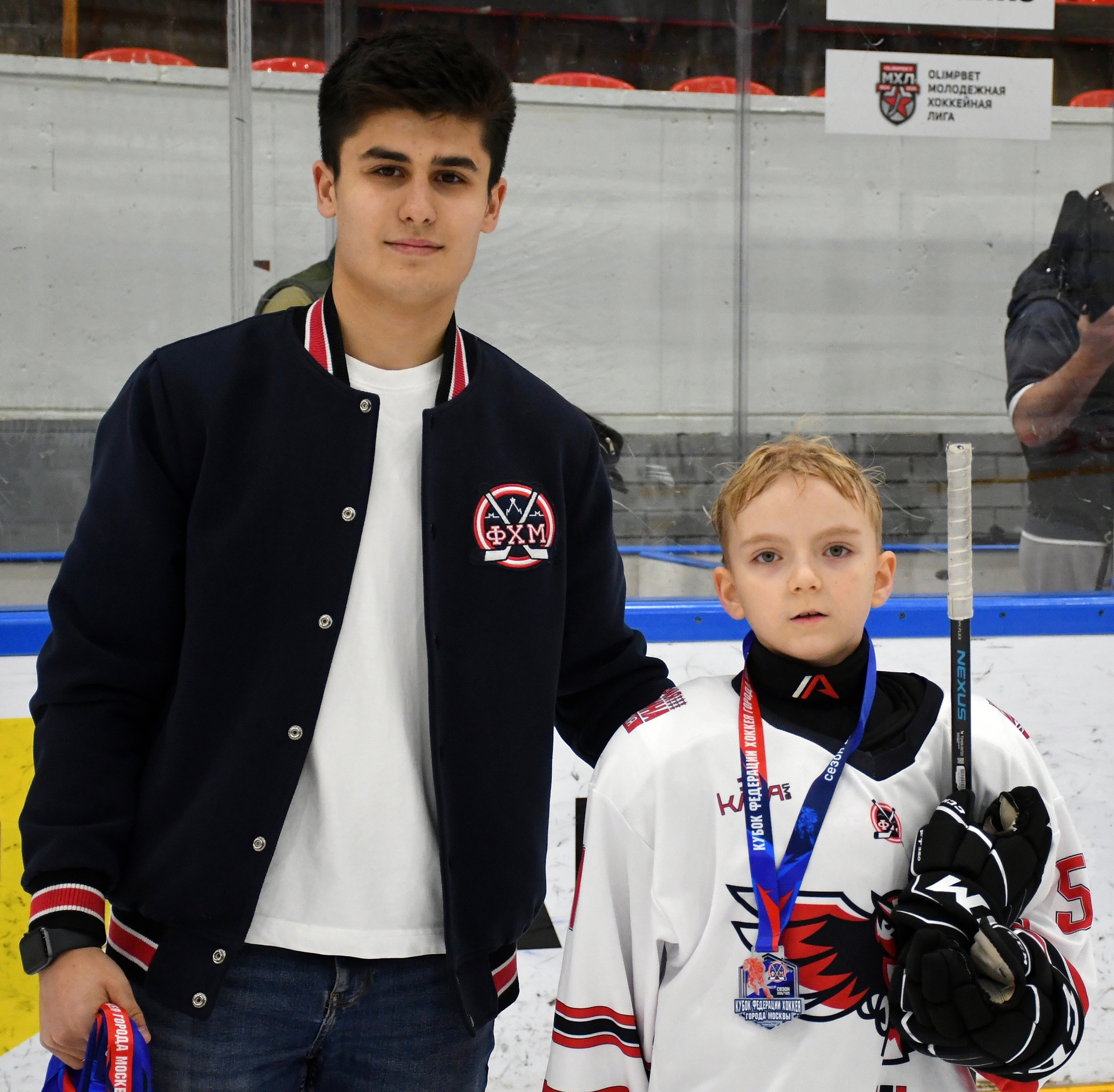 Фото: Награждение команд. Кубок ФХМ среди команд 2016 года, плей-офф второго этапа. Арена Крылья Советов