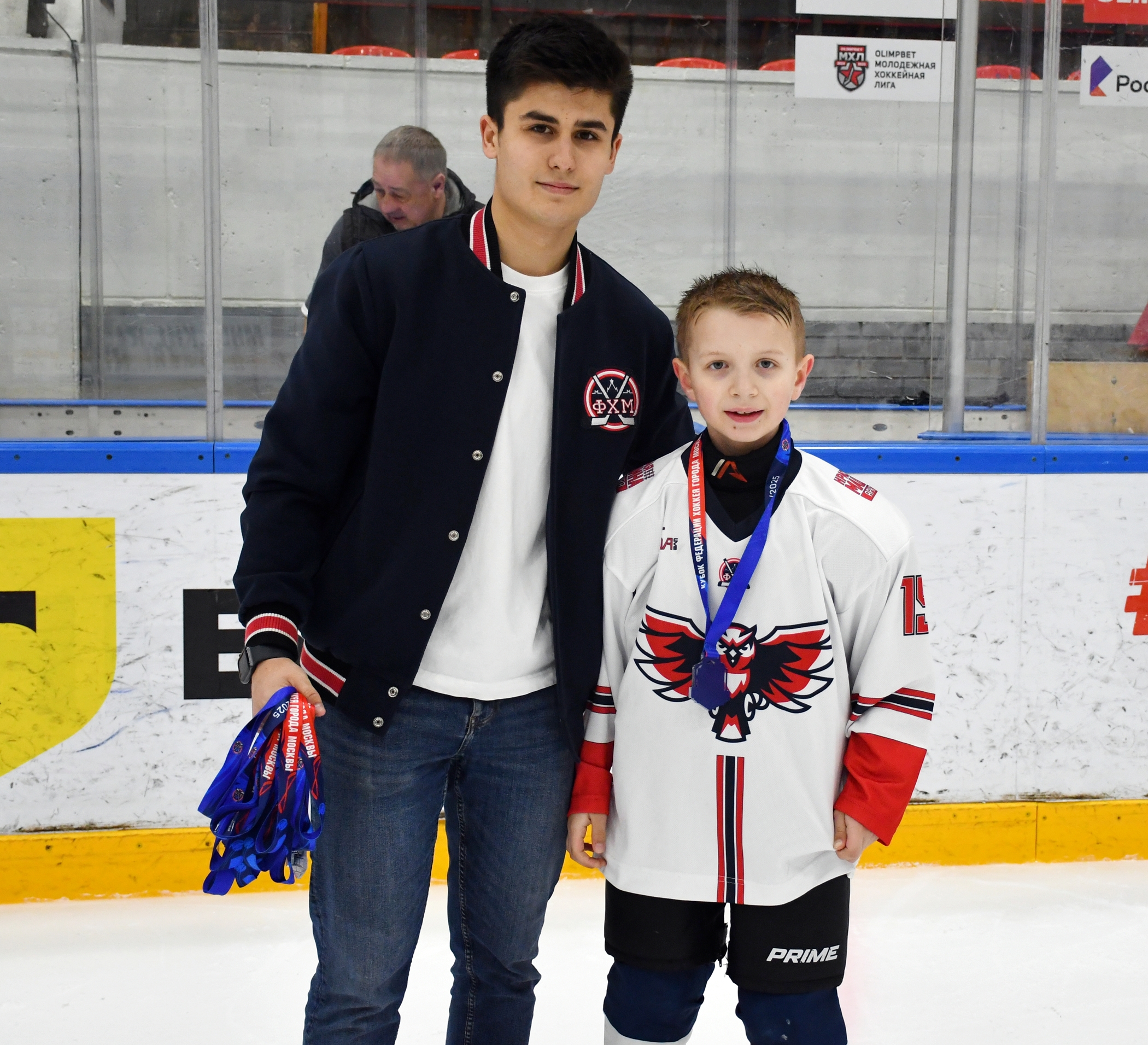 Фото: Награждение команд. Кубок ФХМ среди команд 2016 года, плей-офф второго этапа. Арена Крылья Советов