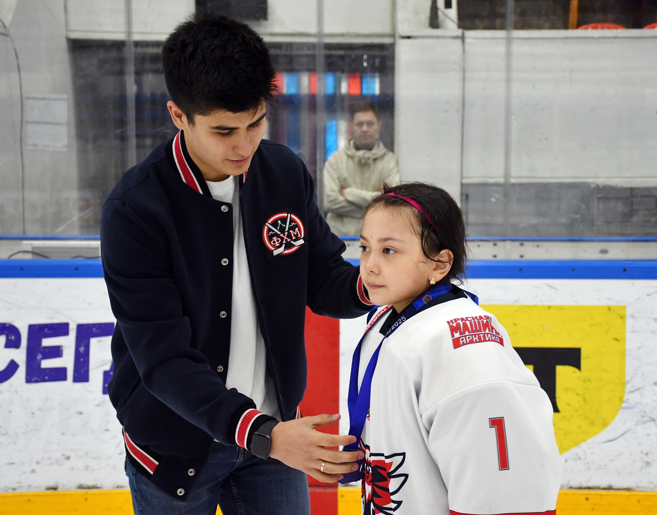 Фото: Награждение команд. Кубок ФХМ среди команд 2016 года, плей-офф второго этапа. Арена Крылья Советов