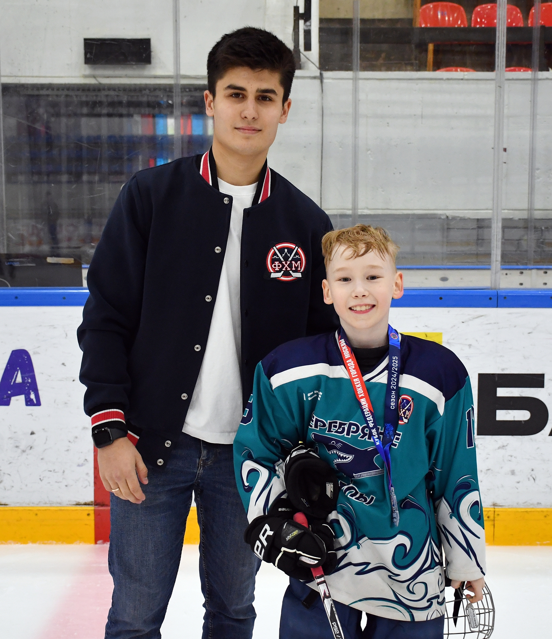 Фото: Награждение команд. Кубок ФХМ среди команд 2016 года, плей-офф второго этапа. Арена Крылья Советов