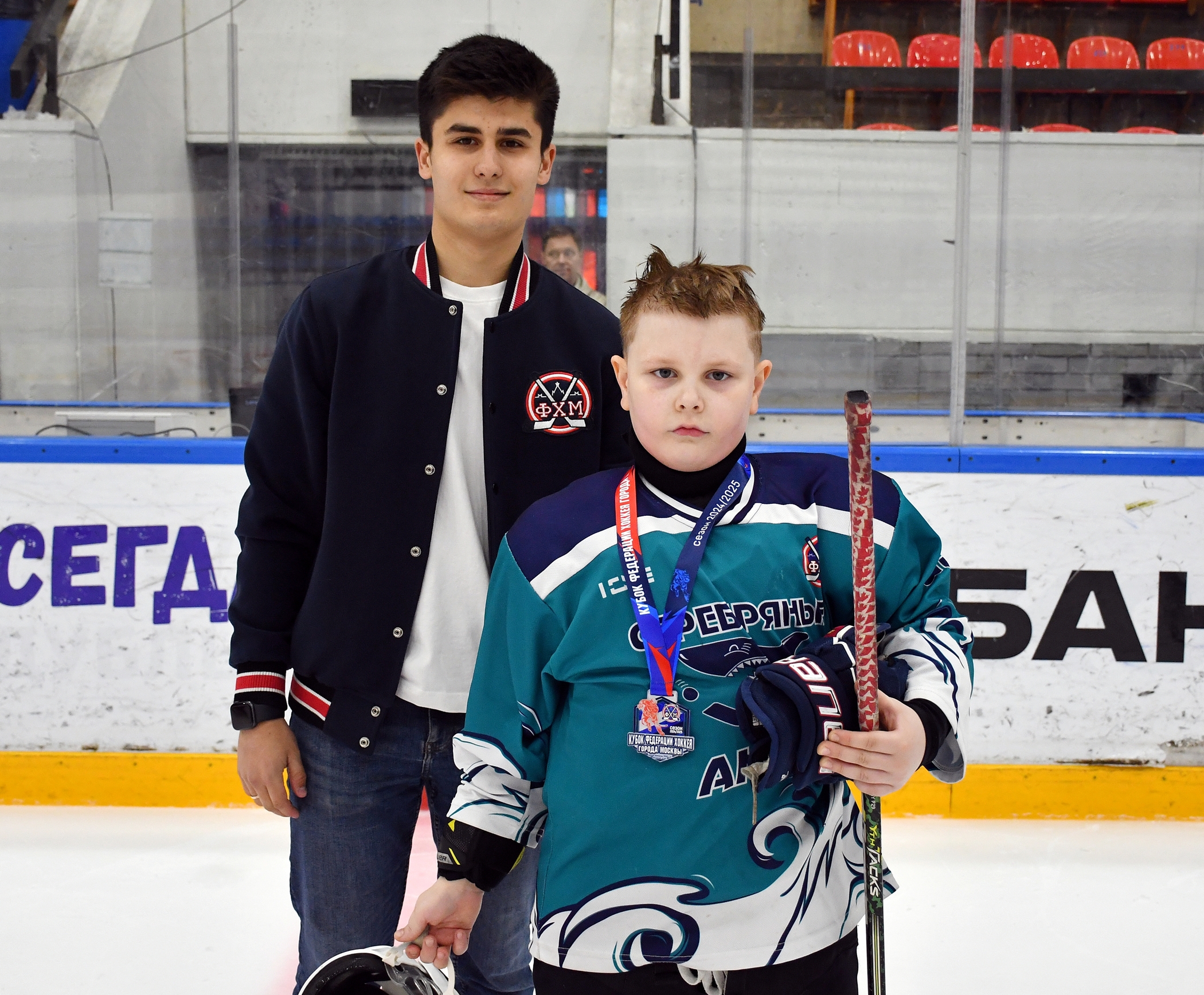 Фото: Награждение команд. Кубок ФХМ среди команд 2016 года, плей-офф второго этапа. Арена Крылья Советов