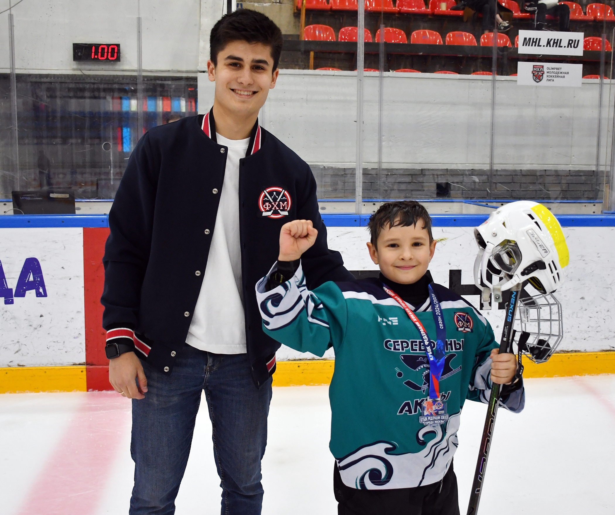 Фото: Награждение команд. Кубок ФХМ среди команд 2016 года, плей-офф второго этапа. Арена Крылья Советов