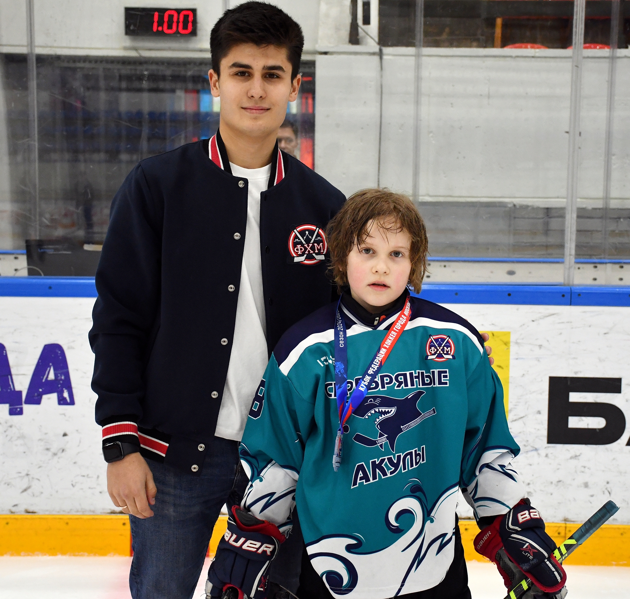 Фото: Награждение команд. Кубок ФХМ среди команд 2016 года, плей-офф второго этапа. Арена Крылья Советов