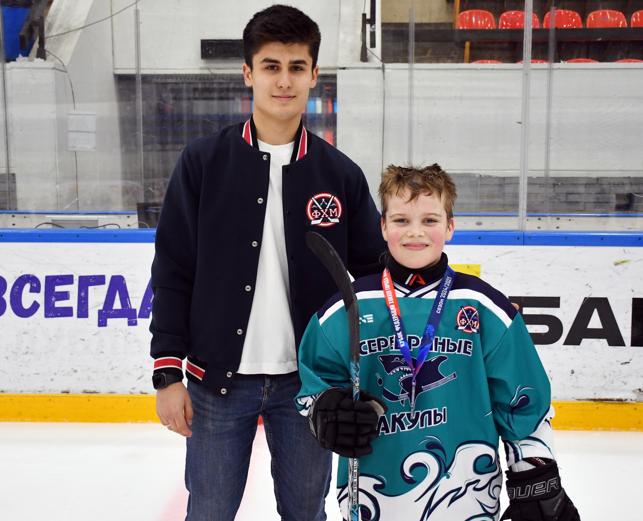 Фото: Награждение команд. Кубок ФХМ среди команд 2016 года, плей-офф второго этапа. Арена Крылья Советов