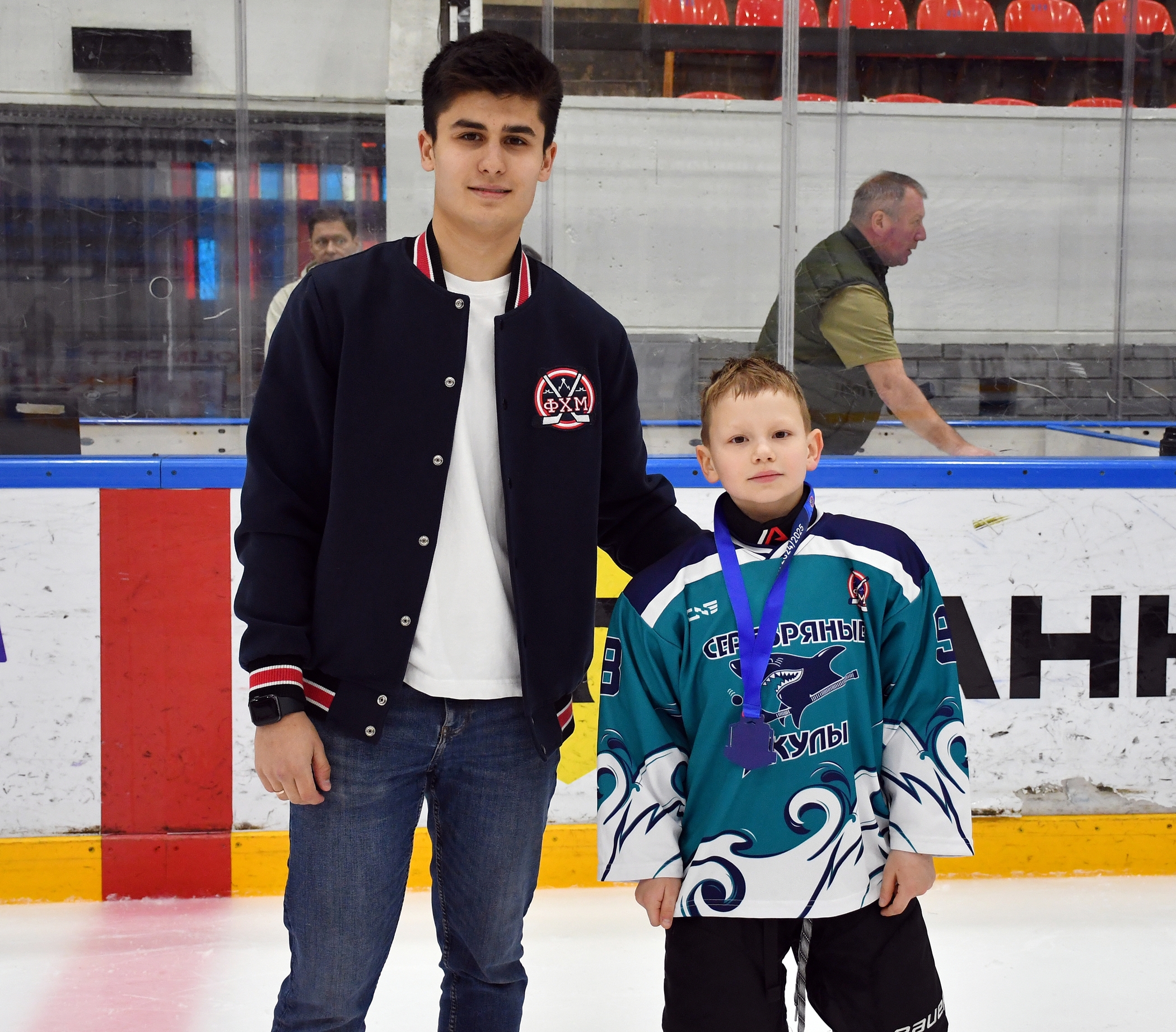 Фото: Награждение команд. Кубок ФХМ среди команд 2016 года, плей-офф второго этапа. Арена Крылья Советов