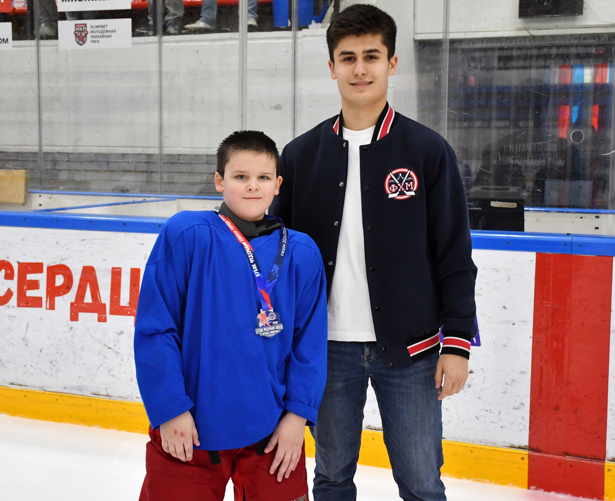 Фото: Награждение команд. Кубок ФХМ среди команд 2016 года, плей-офф второго этапа. Арена Крылья Советов