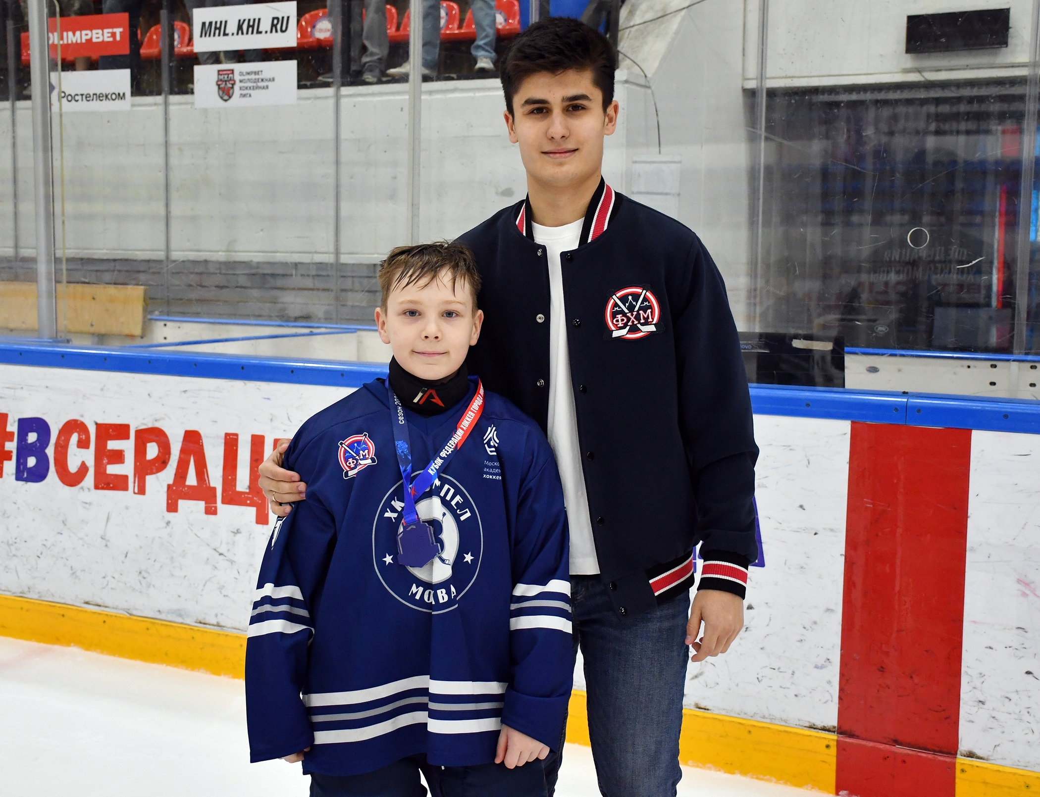 Фото: Награждение команд. Кубок ФХМ среди команд 2016 года, плей-офф второго этапа. Арена Крылья Советов