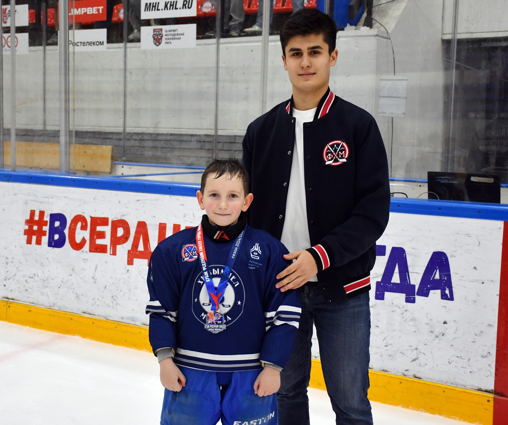 Фото: Награждение команд. Кубок ФХМ среди команд 2016 года, плей-офф второго этапа. Арена Крылья Советов