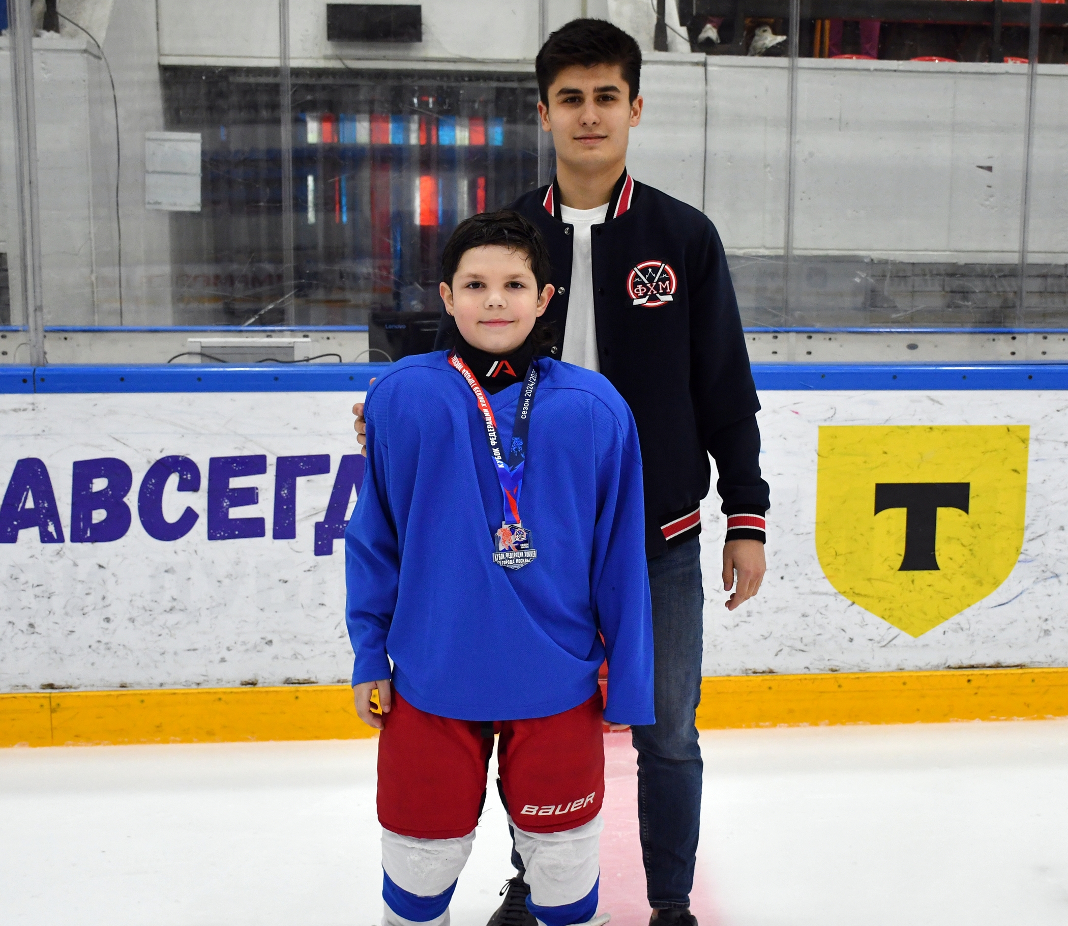 Фото: Награждение команд. Кубок ФХМ среди команд 2016 года, плей-офф второго этапа. Арена Крылья Советов