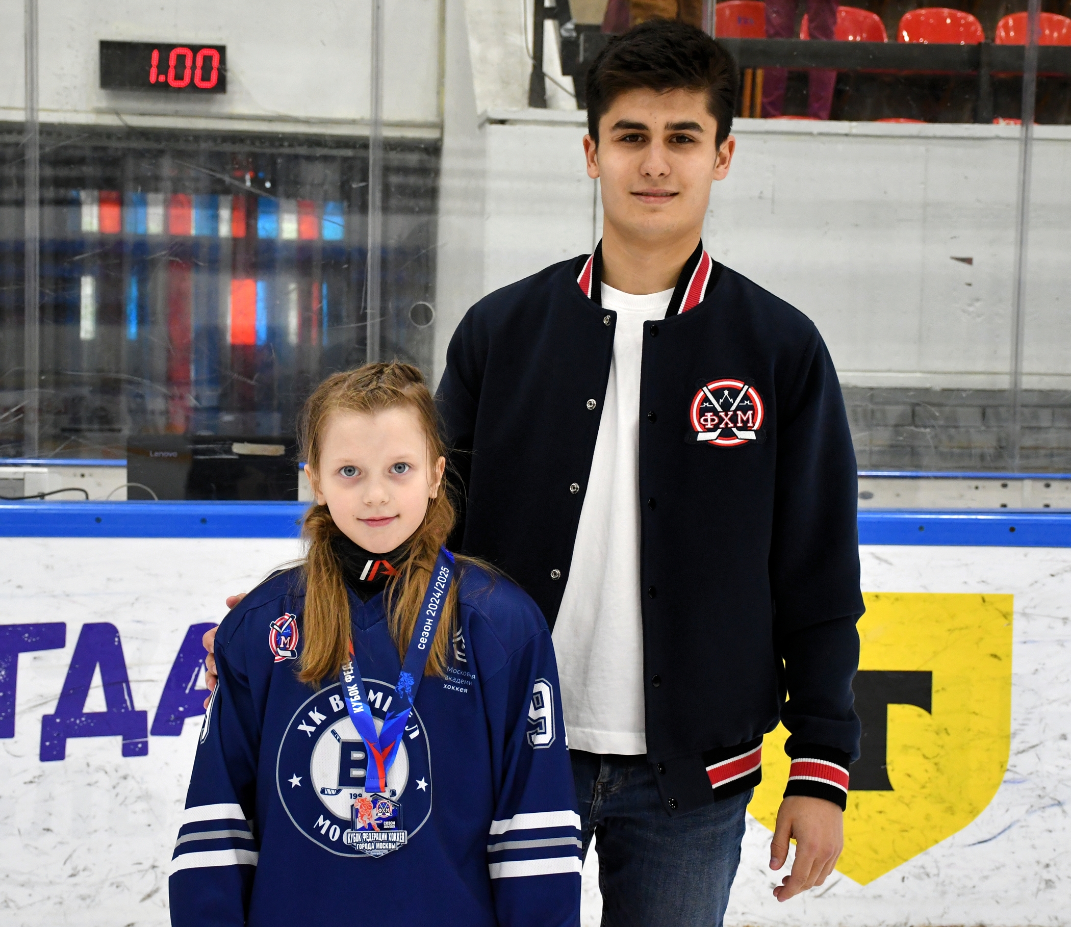 Фото: Награждение команд. Кубок ФХМ среди команд 2016 года, плей-офф второго этапа. Арена Крылья Советов