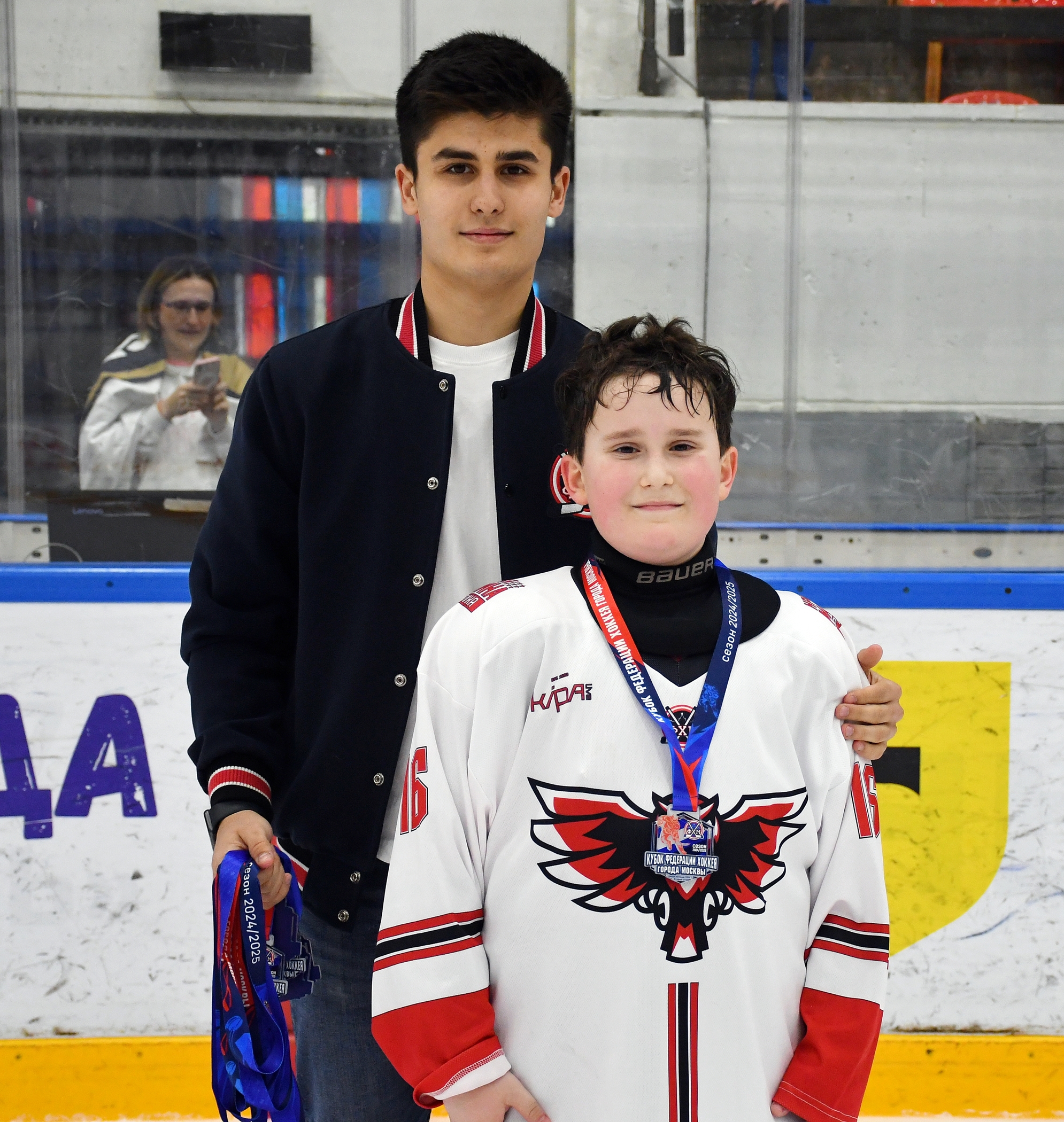 Фото: Награждение команд. Кубок ФХМ среди команд 2016 года, плей-офф второго этапа. Арена Крылья Советов