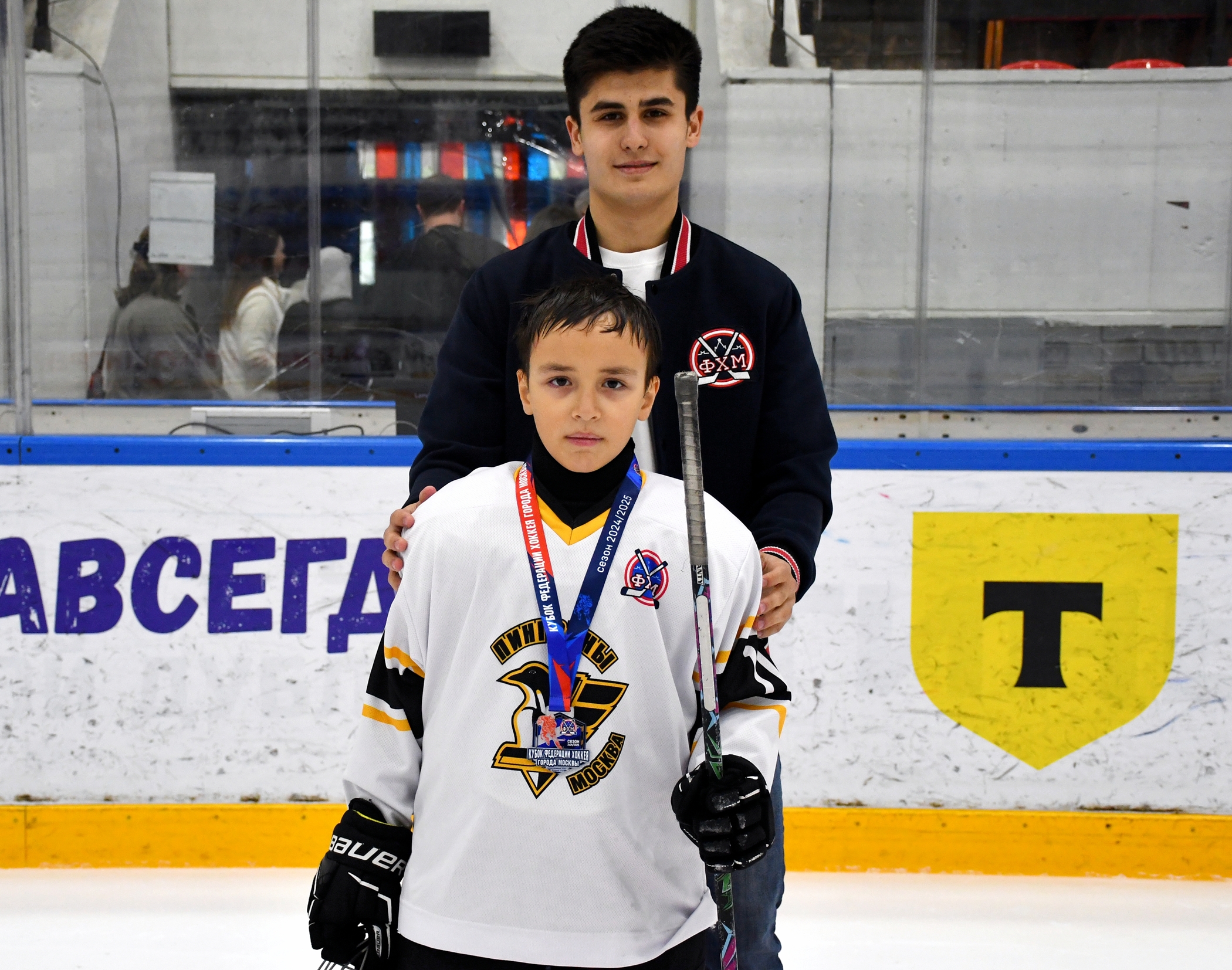 Фото: Награждение команд. Кубок ФХМ среди команд 2016 года, плей-офф второго этапа. Арена Крылья Советов