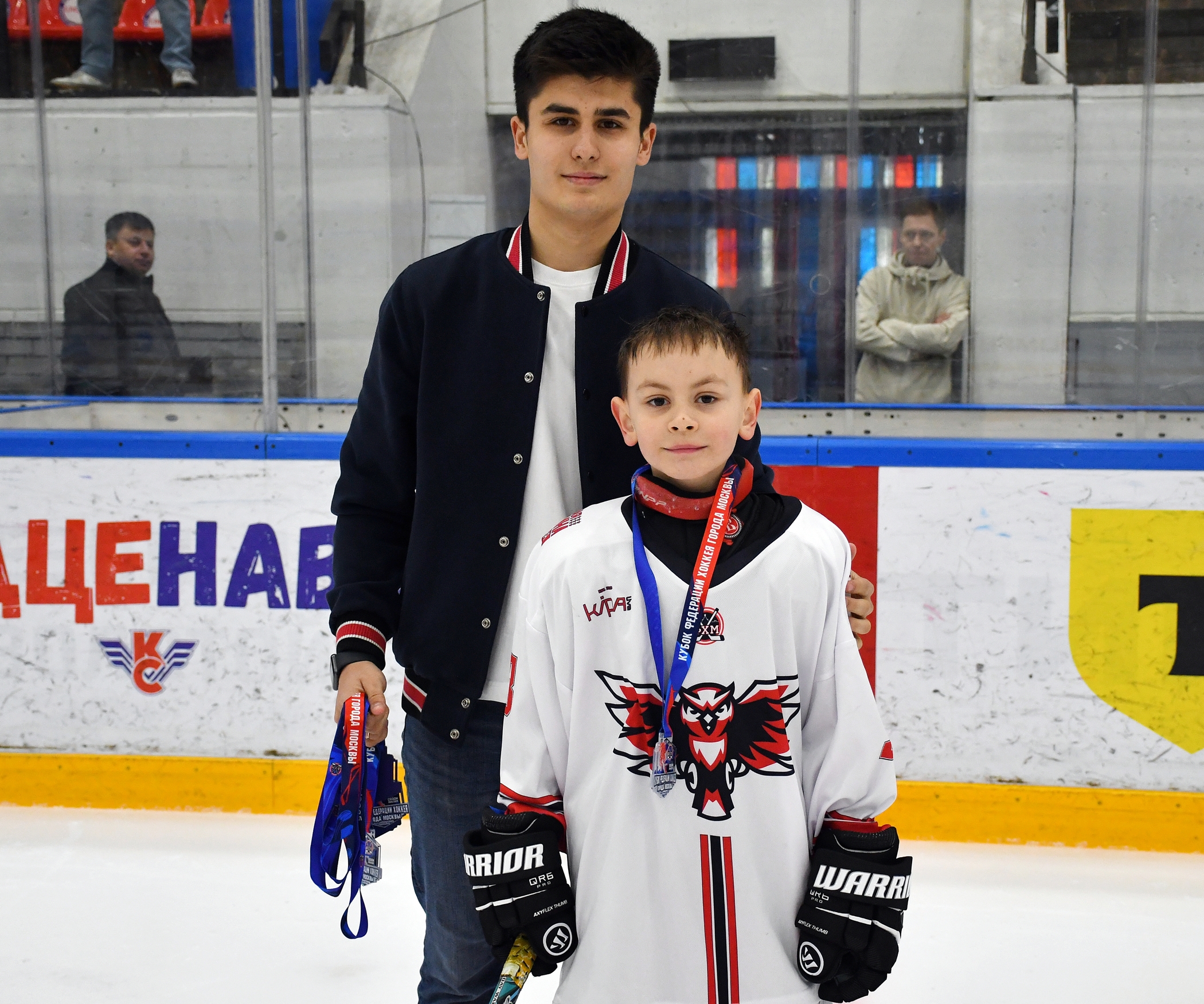 Фото: Награждение команд. Кубок ФХМ среди команд 2016 года, плей-офф второго этапа. Арена Крылья Советов