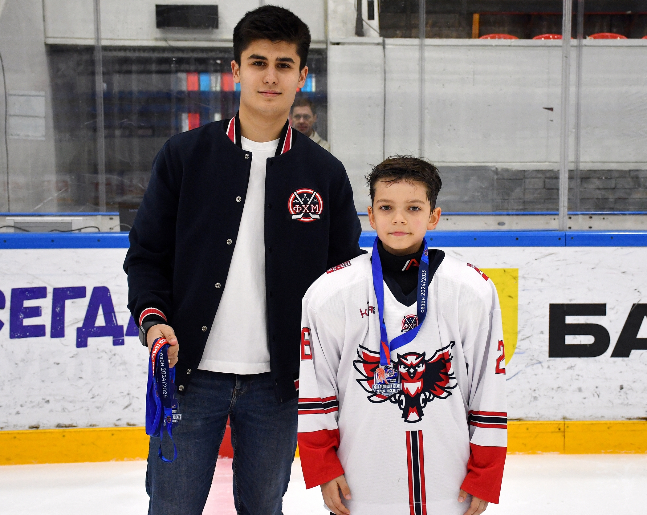 Фото: Награждение команд. Кубок ФХМ среди команд 2016 года, плей-офф второго этапа. Арена Крылья Советов