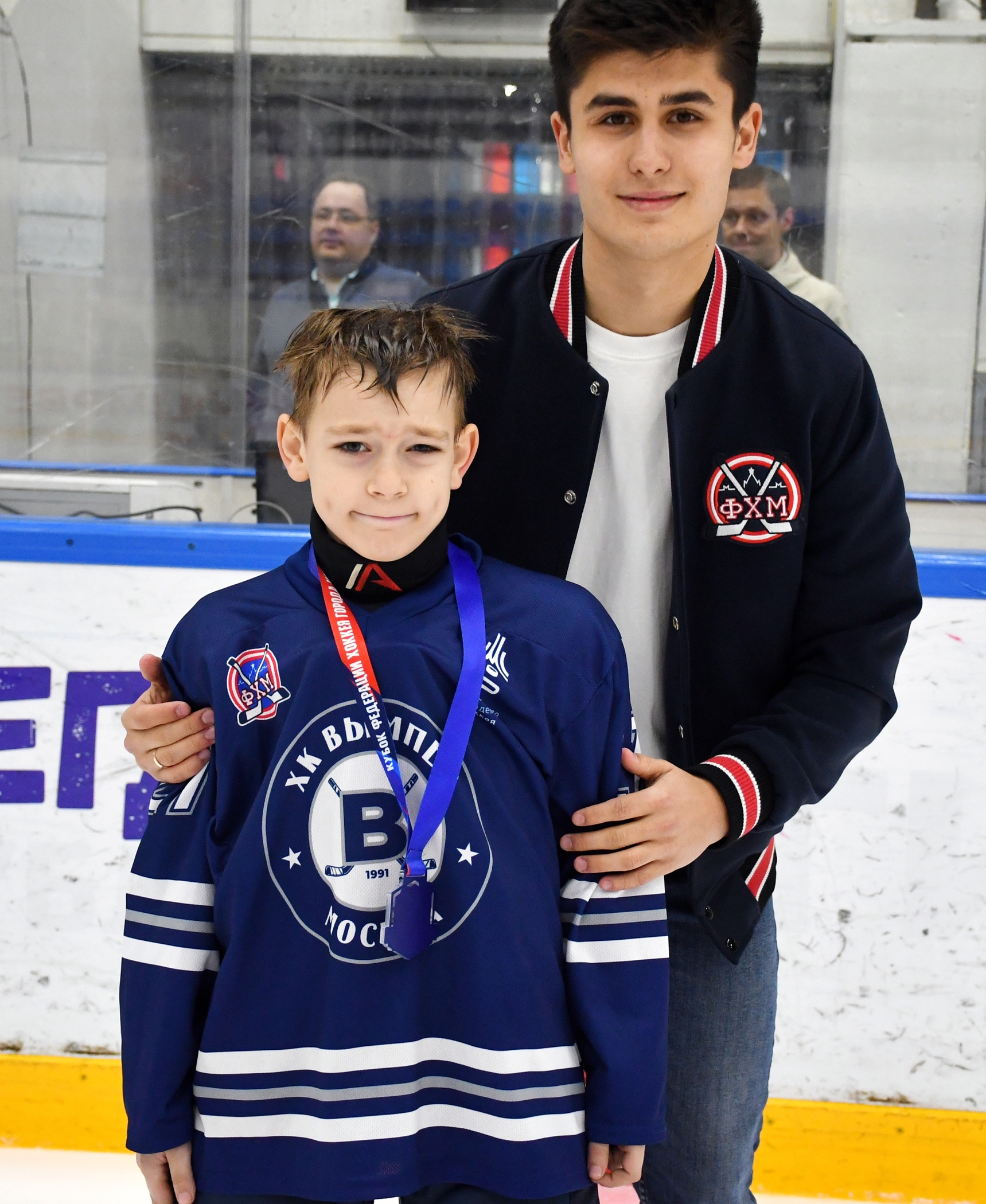 Фото: Награждение команд. Кубок ФХМ среди команд 2016 года, плей-офф второго этапа. Арена Крылья Советов