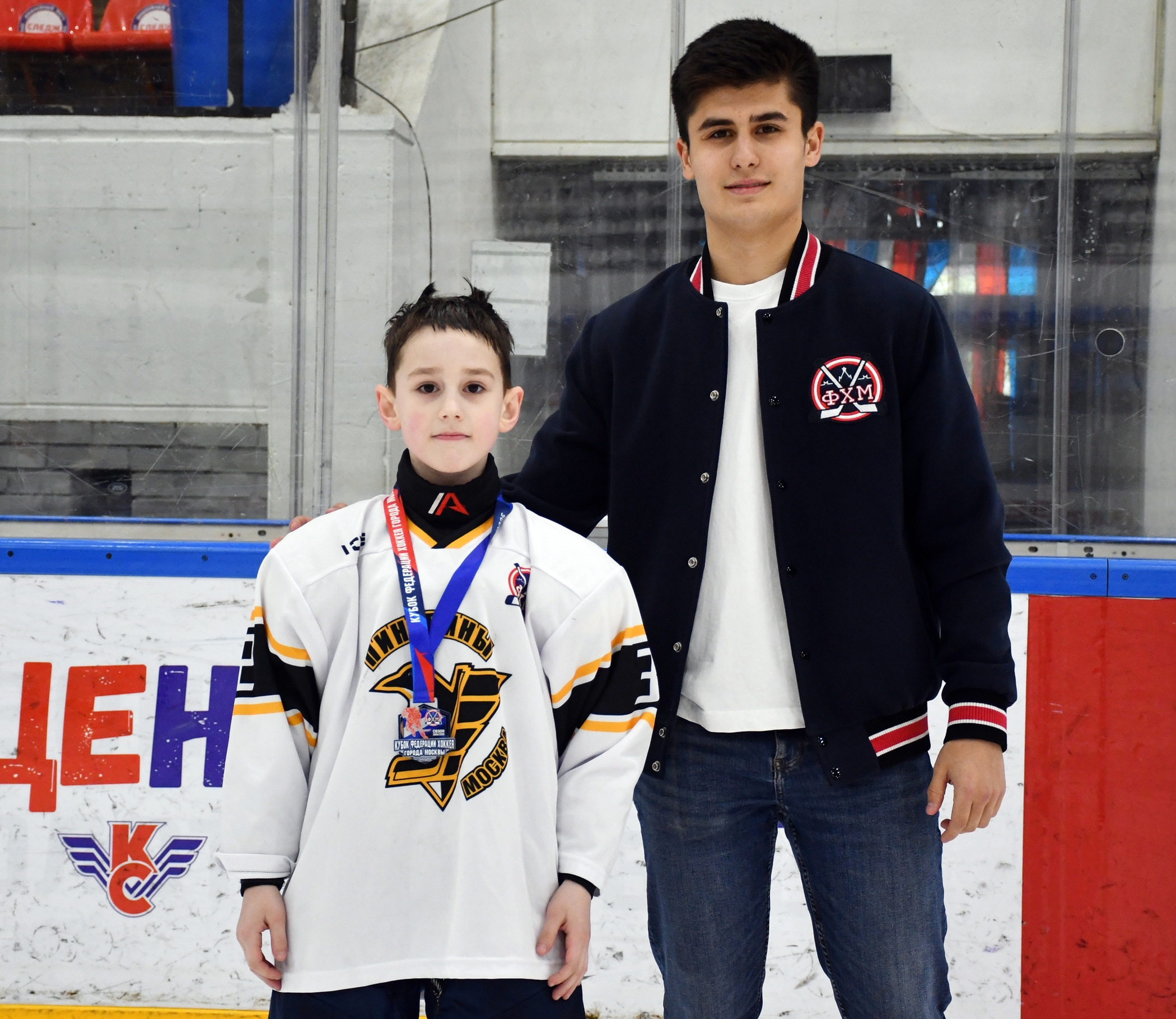 Фото: Награждение команд. Кубок ФХМ среди команд 2016 года, плей-офф второго этапа. Арена Крылья Советов