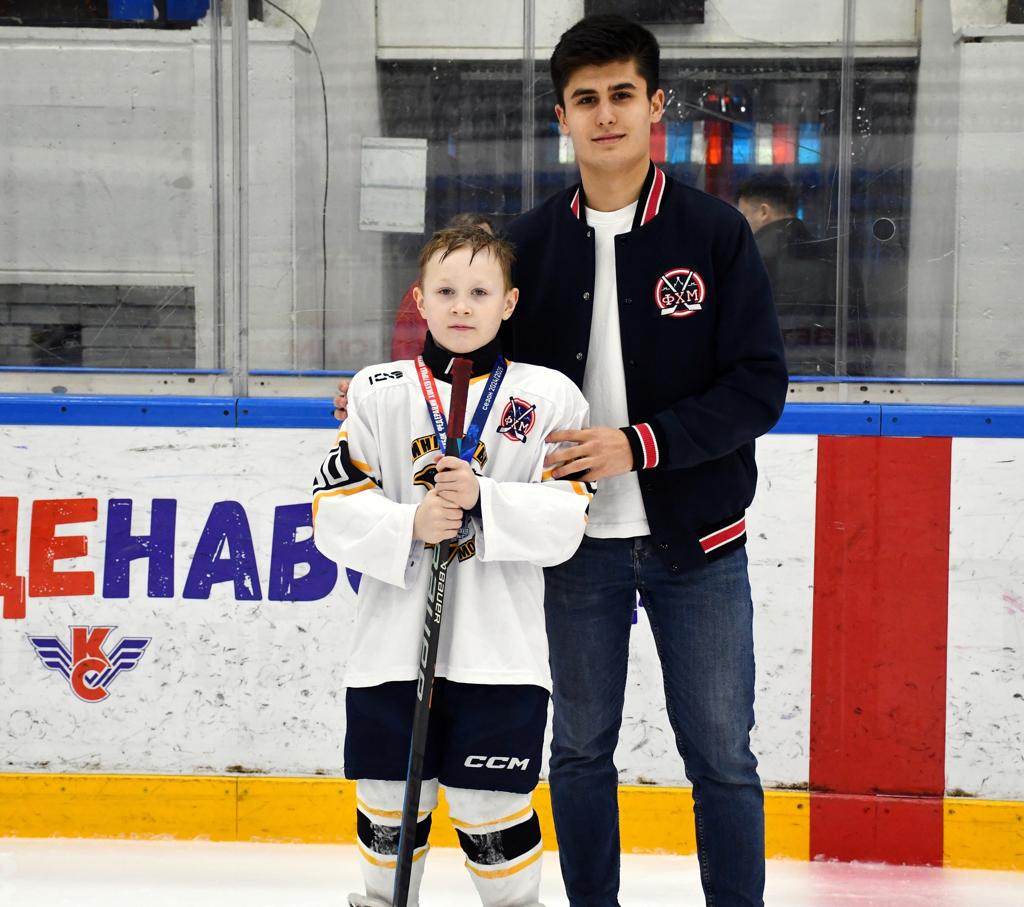 Фото: Награждение команд. Кубок ФХМ среди команд 2016 года, плей-офф второго этапа. Арена Крылья Советов