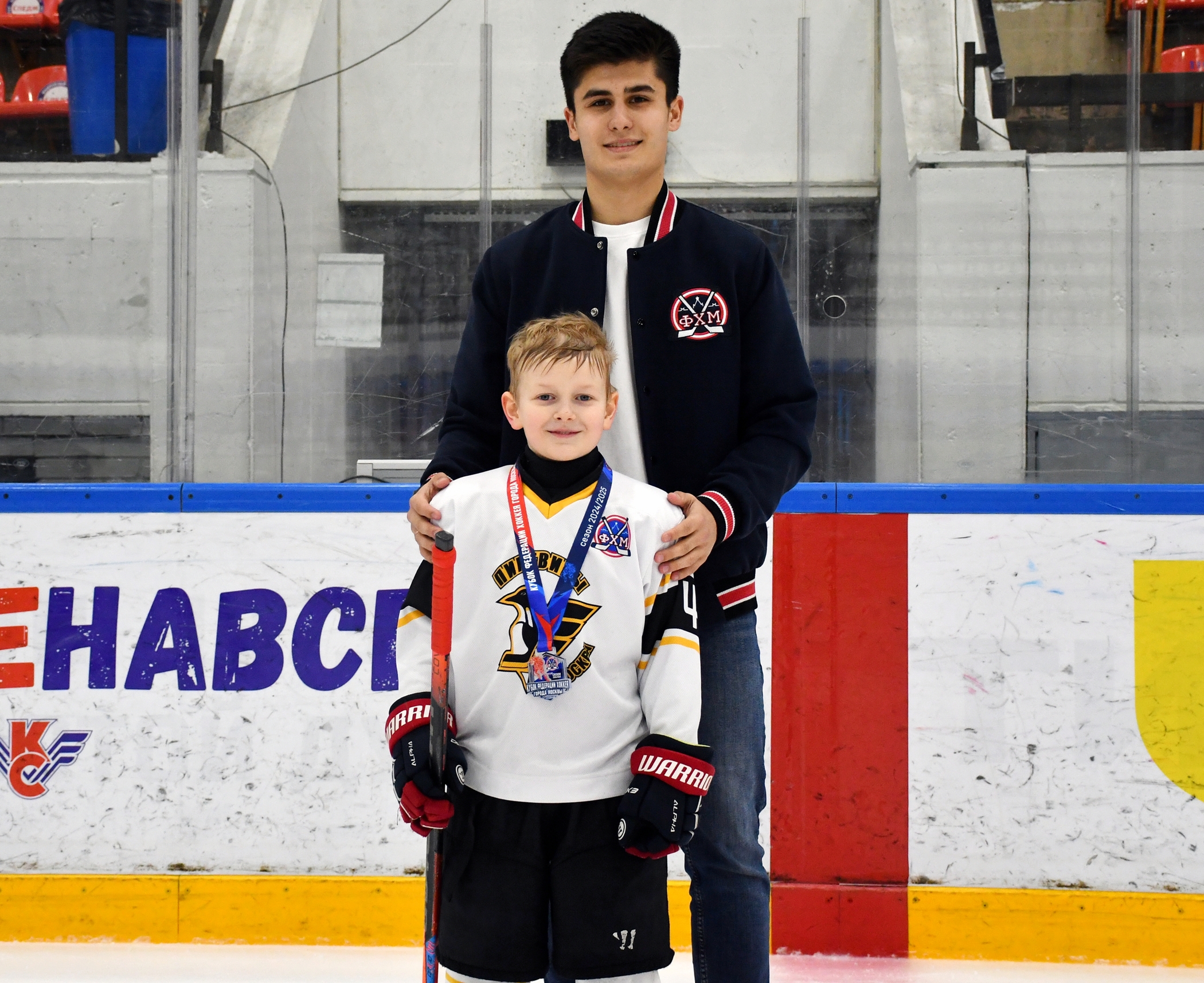 Фото: Награждение команд. Кубок ФХМ среди команд 2016 года, плей-офф второго этапа. Арена Крылья Советов