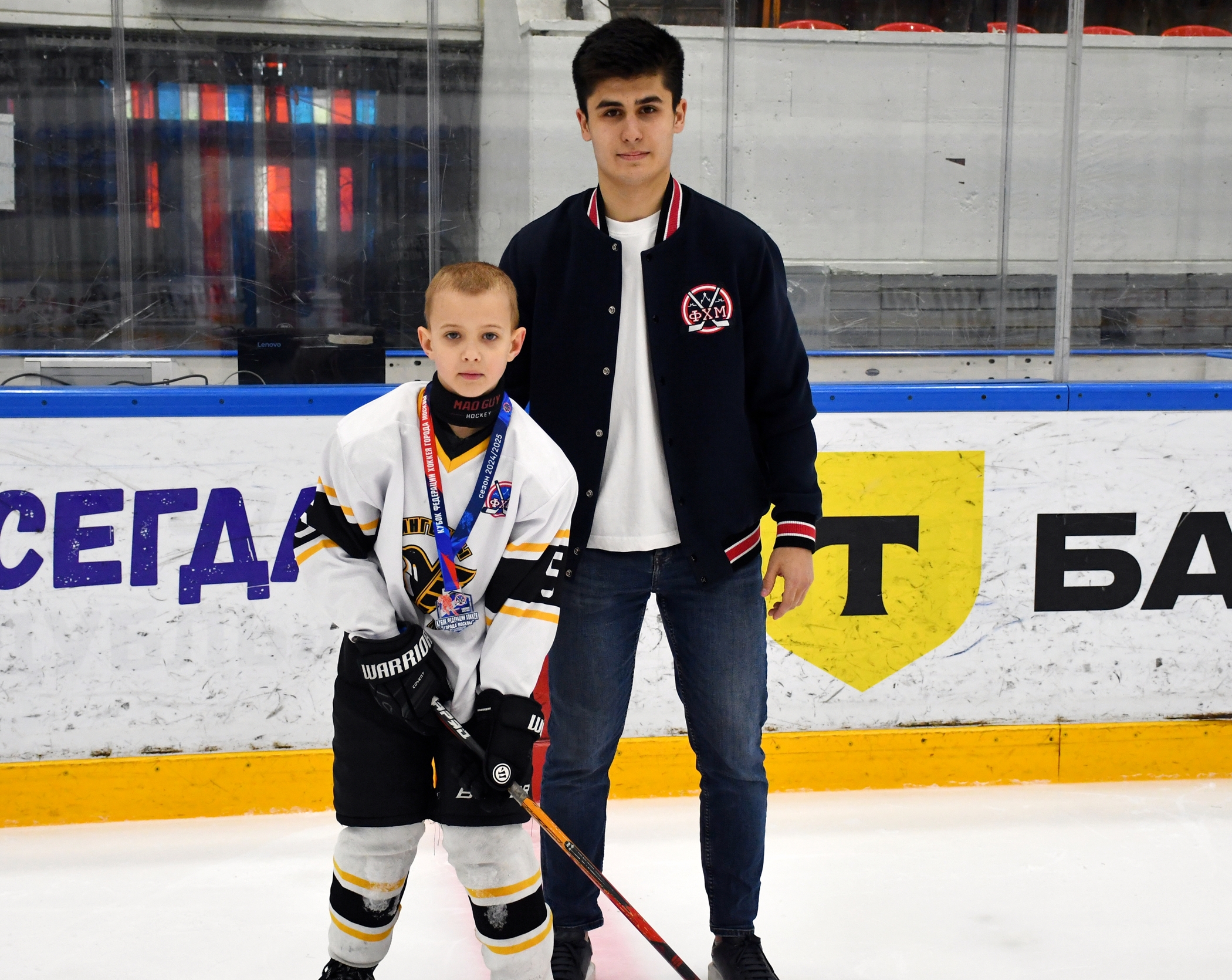 Фото: Награждение команд. Кубок ФХМ среди команд 2016 года, плей-офф второго этапа. Арена Крылья Советов