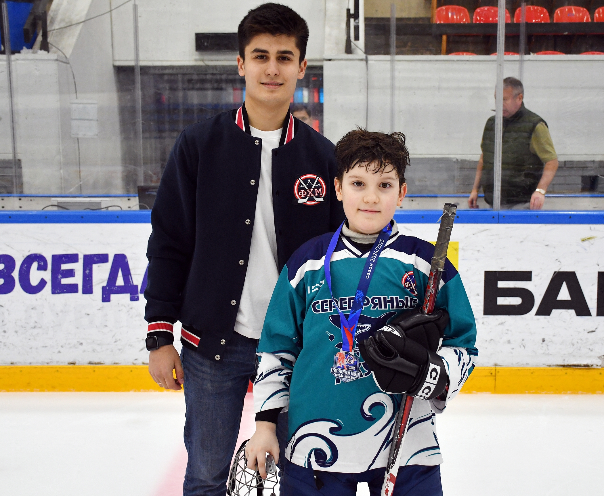 Фото: Награждение команд. Кубок ФХМ среди команд 2016 года, плей-офф второго этапа. Арена Крылья Советов