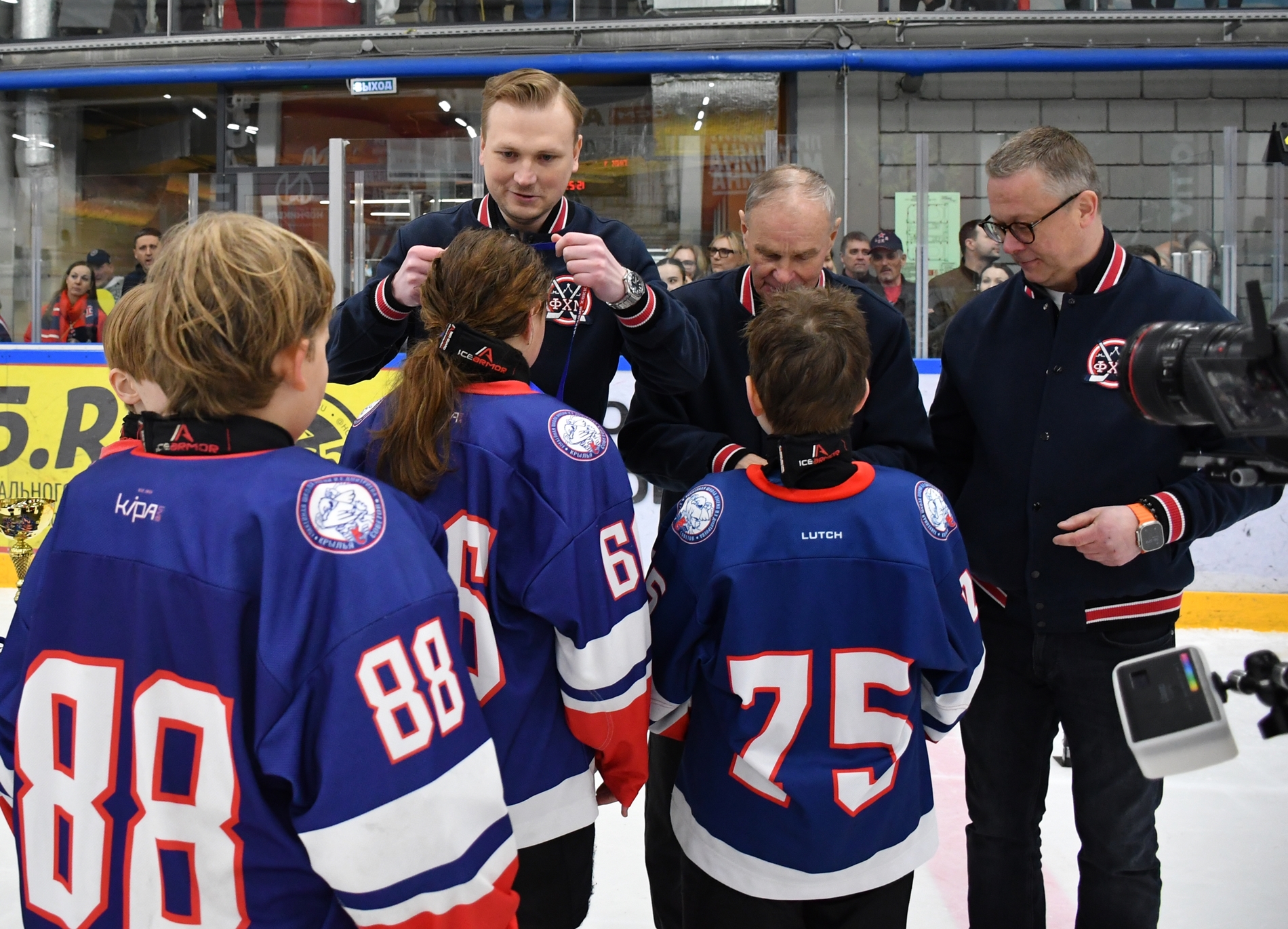 Фото: Награждение призёров второго этапа Кубка ФХМ среди команд 2016 года