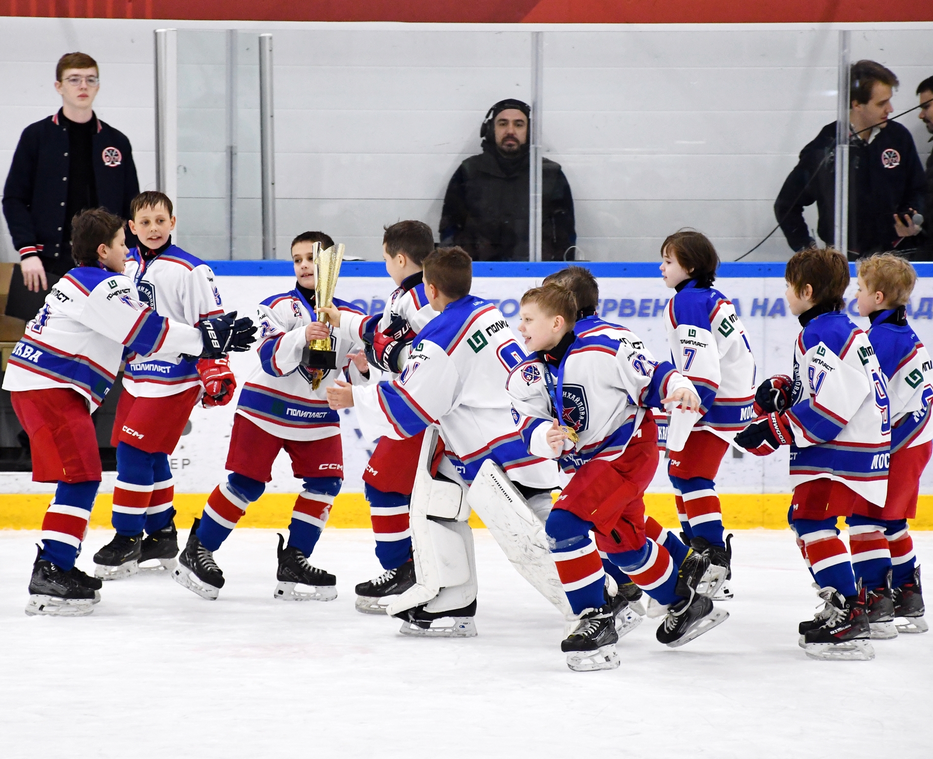 Фото: Награждение призёров второго этапа Кубка ФХМ среди команд 2016 года