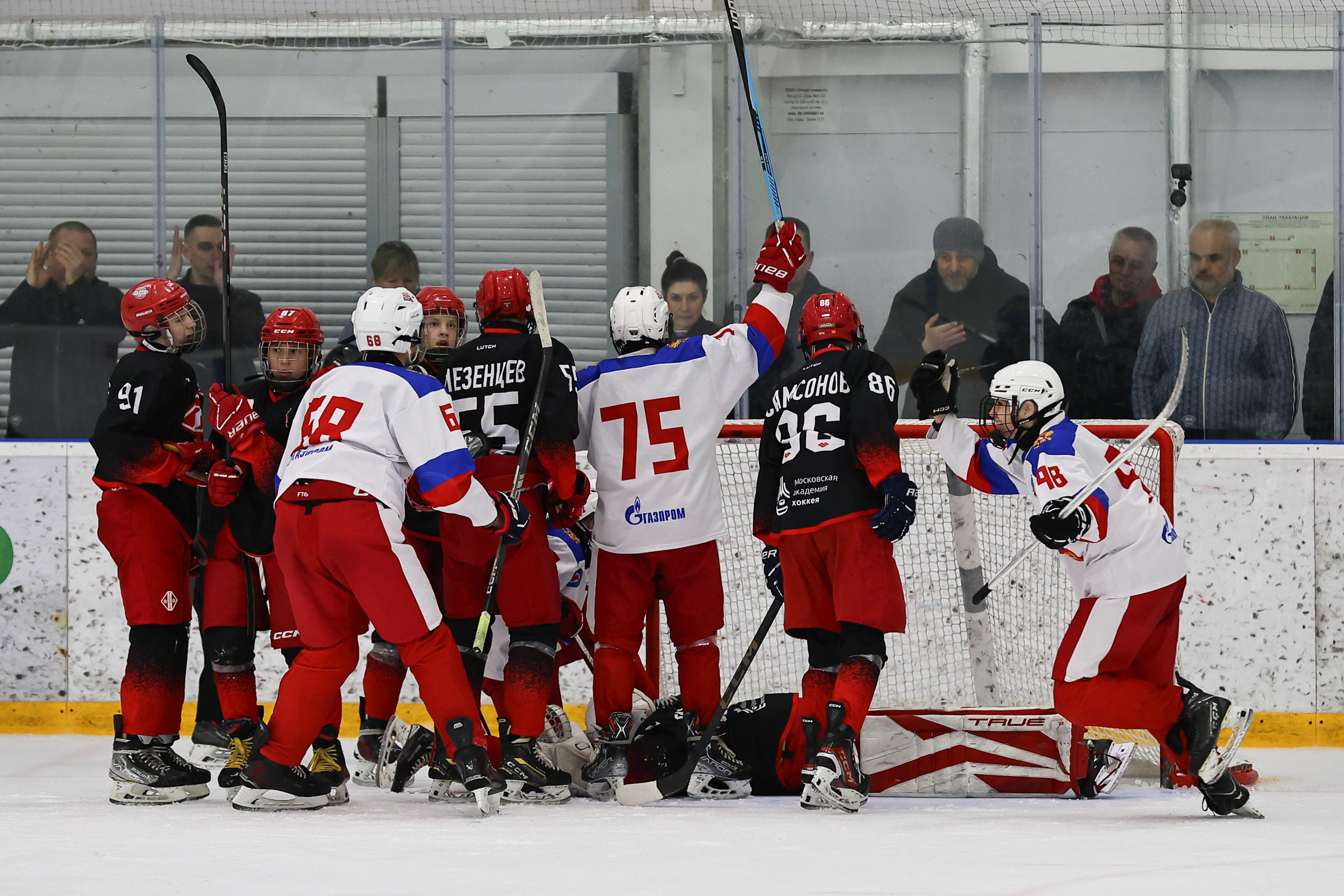 Фото: Спартак 2011 – Красная машина Юниор – 3:2 ПБ. Полуфинал плей-офф Первенства