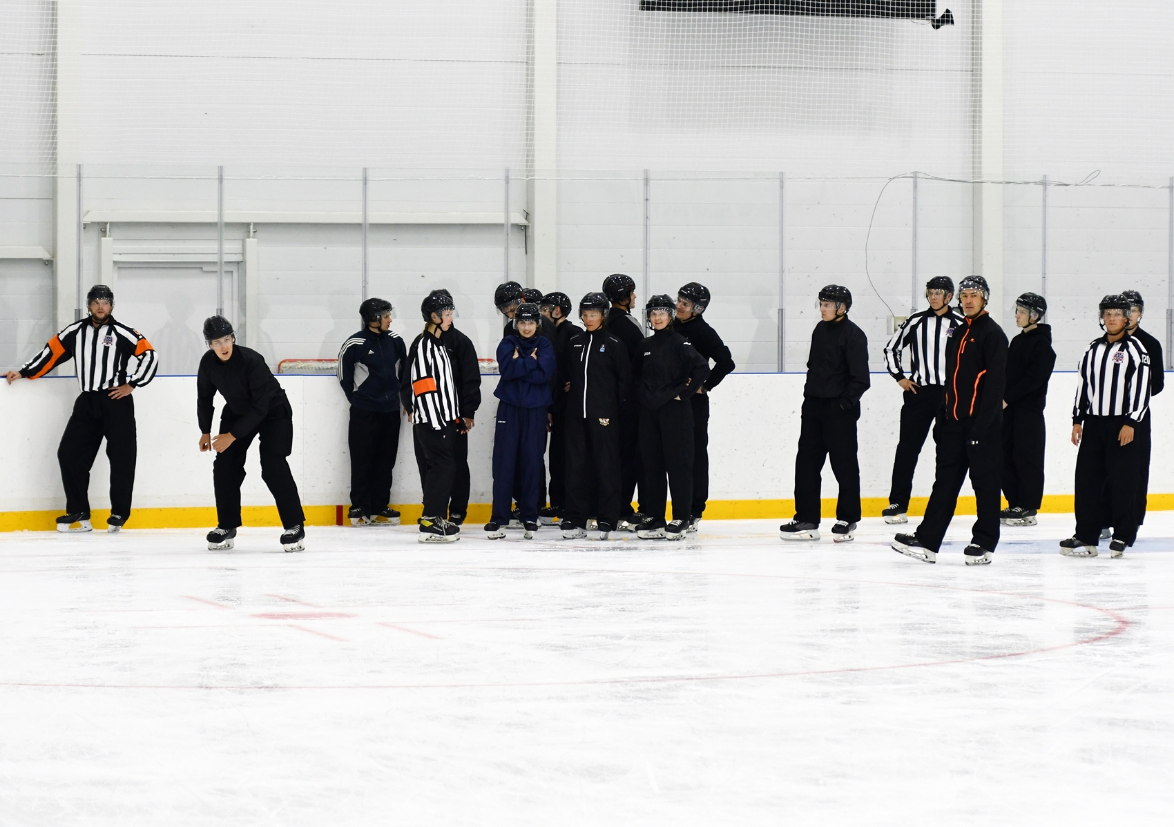 Фото: Сборы судей ФХМ, сдача нормативов на льду