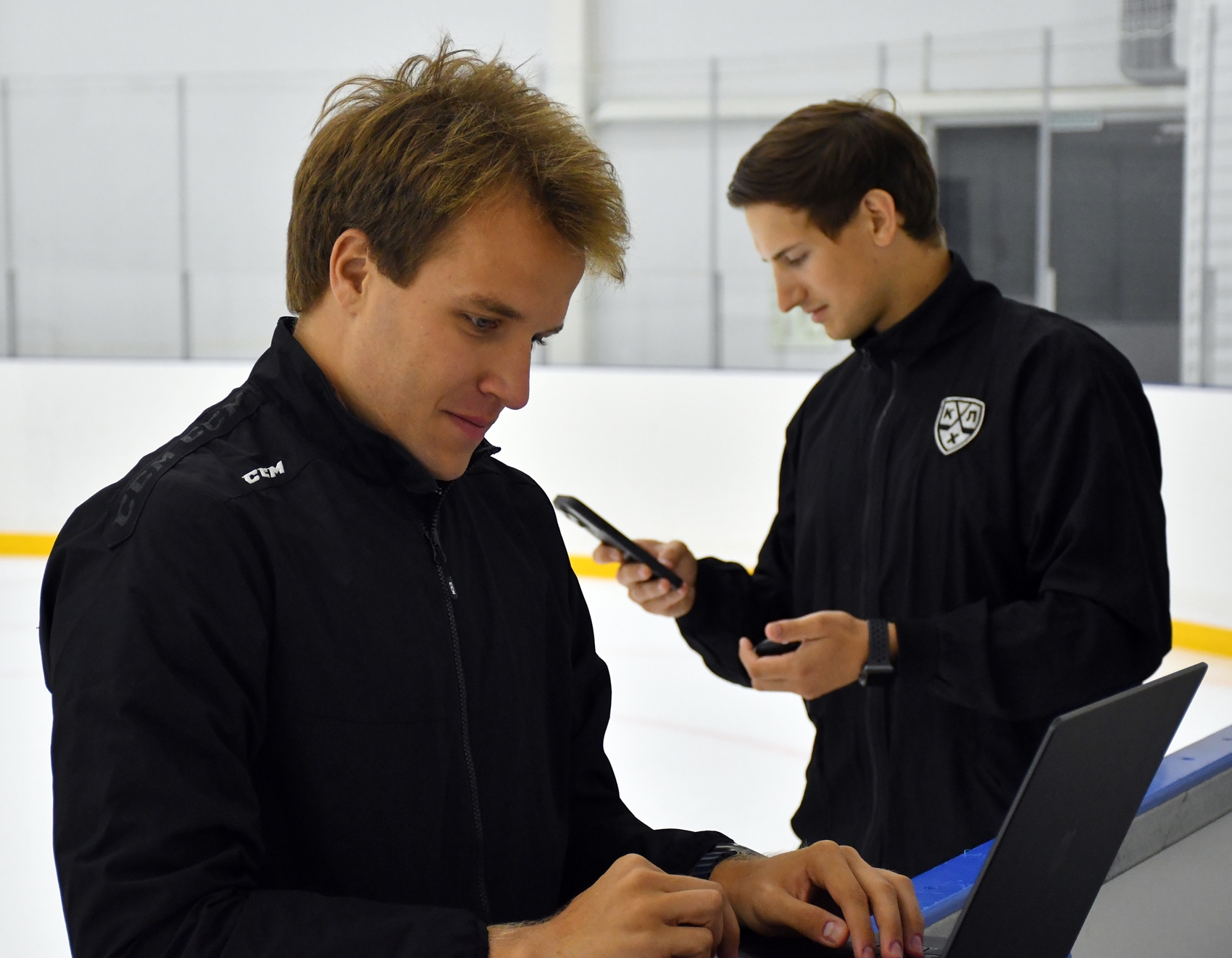 Фото: Сборы судей ФХМ, сдача нормативов на льду